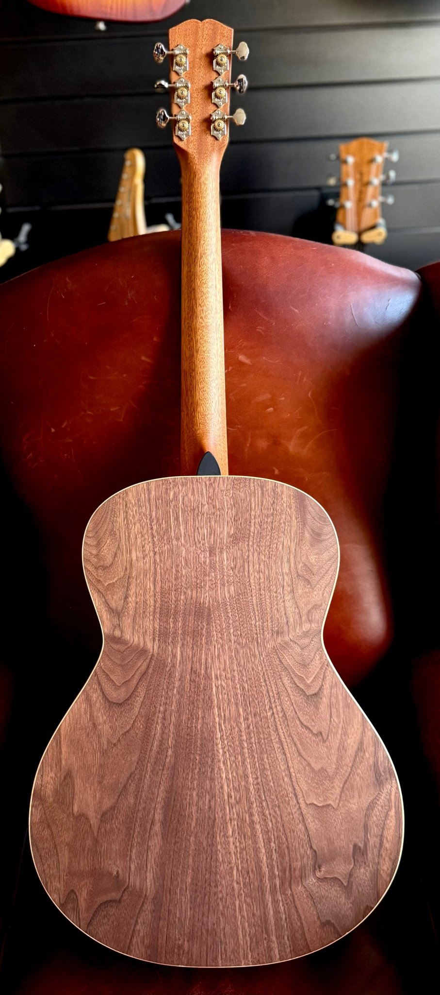 Dowina Walnut Tribute OMG - Richards Guitars Of Stratford Upon Avon