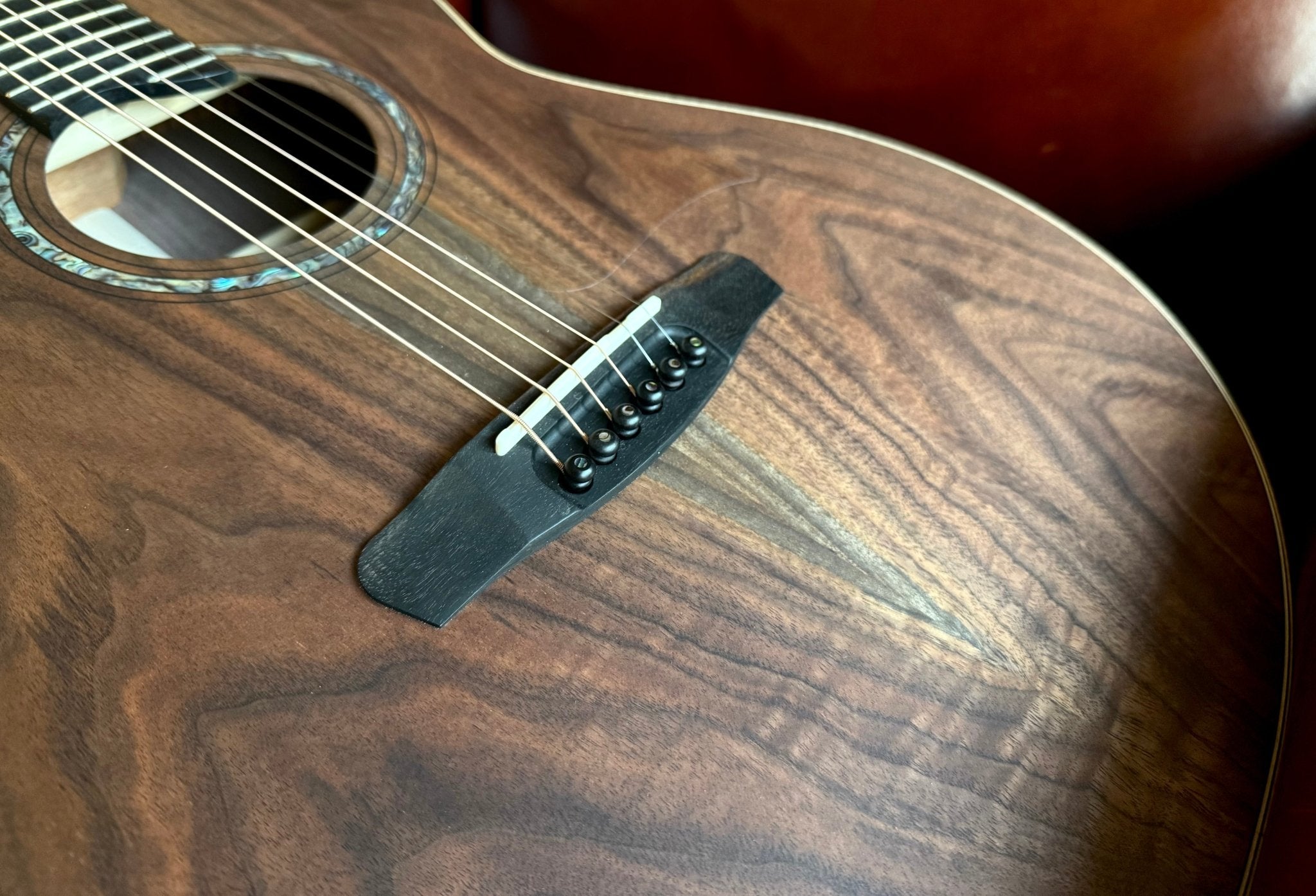 Dowina Walnut Tribute OMG - Richards Guitars Of Stratford Upon Avon