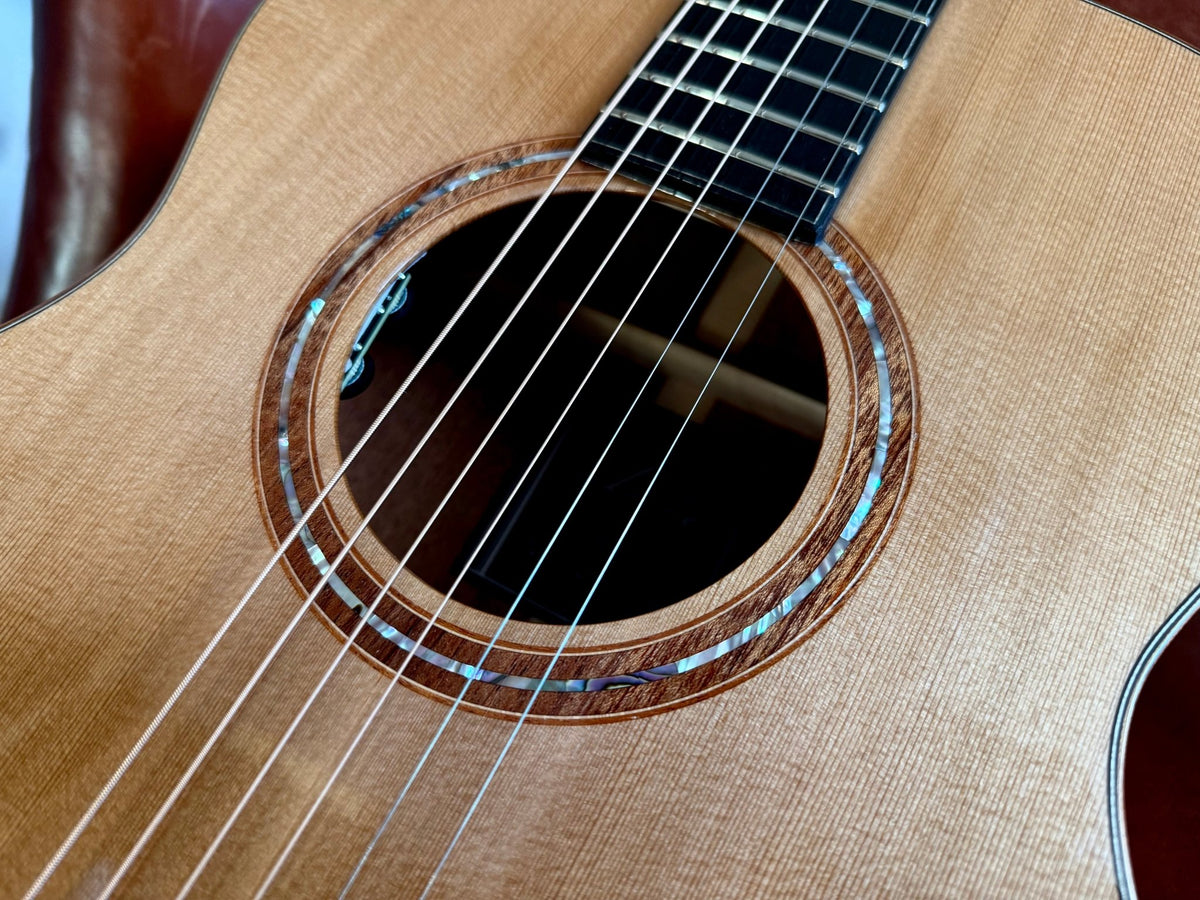 Duke A-MC-Solid-Air - Richards Guitars Of Stratford Upon Avon