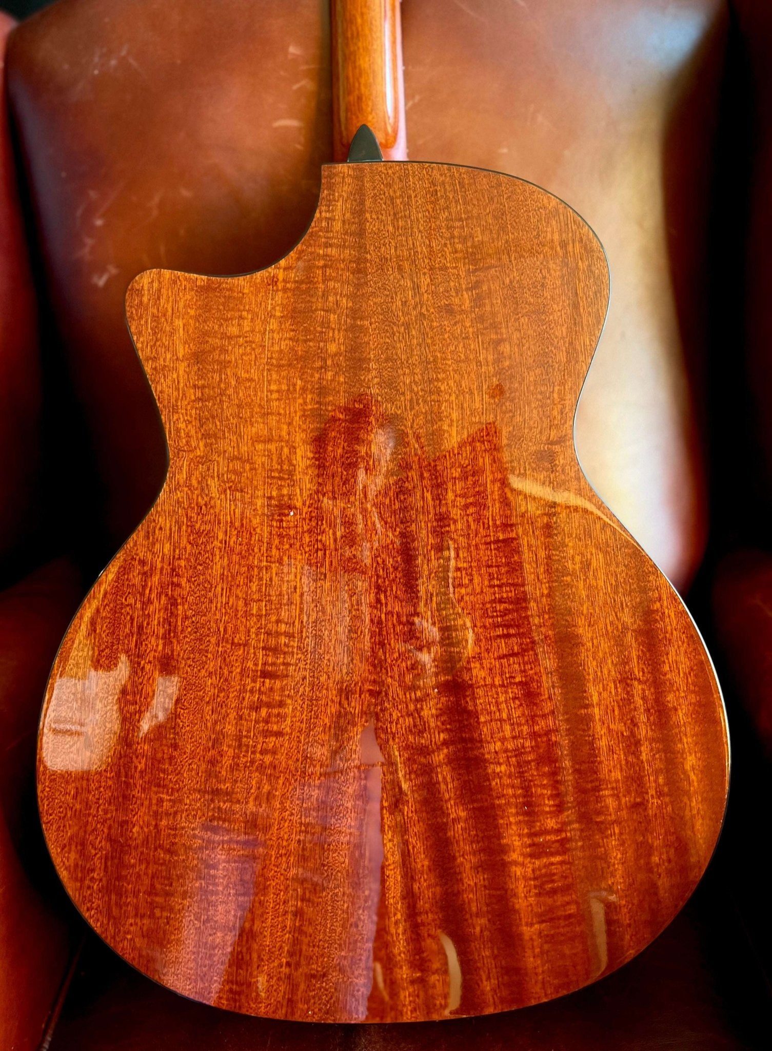 Eastman AC122 - 2CE - DLX - SB (Price inc. Custom Pro Setup Package) - Richards Guitars Of Stratford Upon Avon