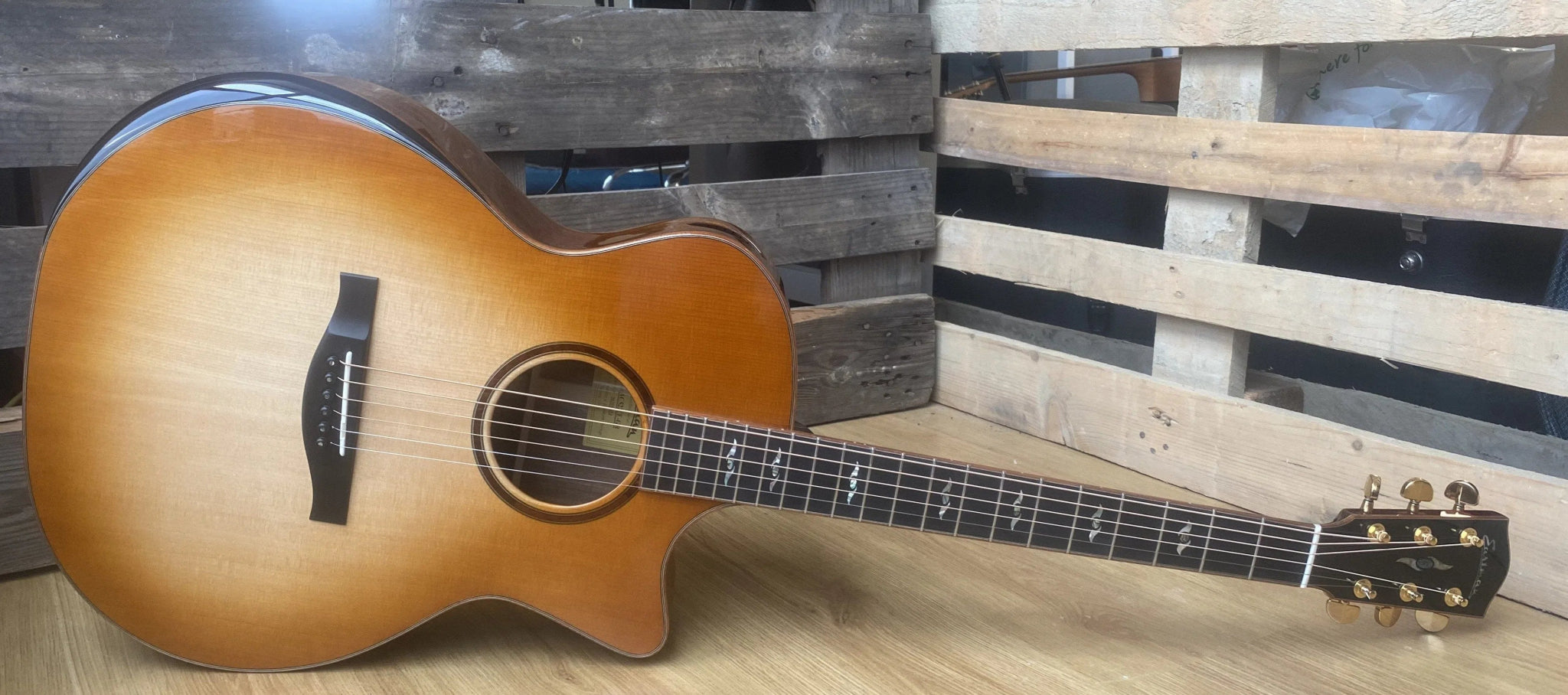 Eastman AC522CE GB Grand Auditorium w/ cutaway (Price inc. Custom Pro Setup Package) - Richards Guitars Of Stratford Upon Avon