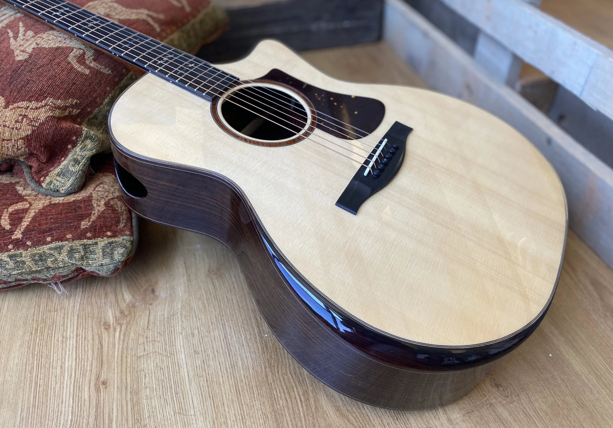 Eastman AC722CE Grand Auditorium w/ cutaway (Price inc. Custom Pro Setup Package) - Richards Guitars Of Stratford Upon Avon