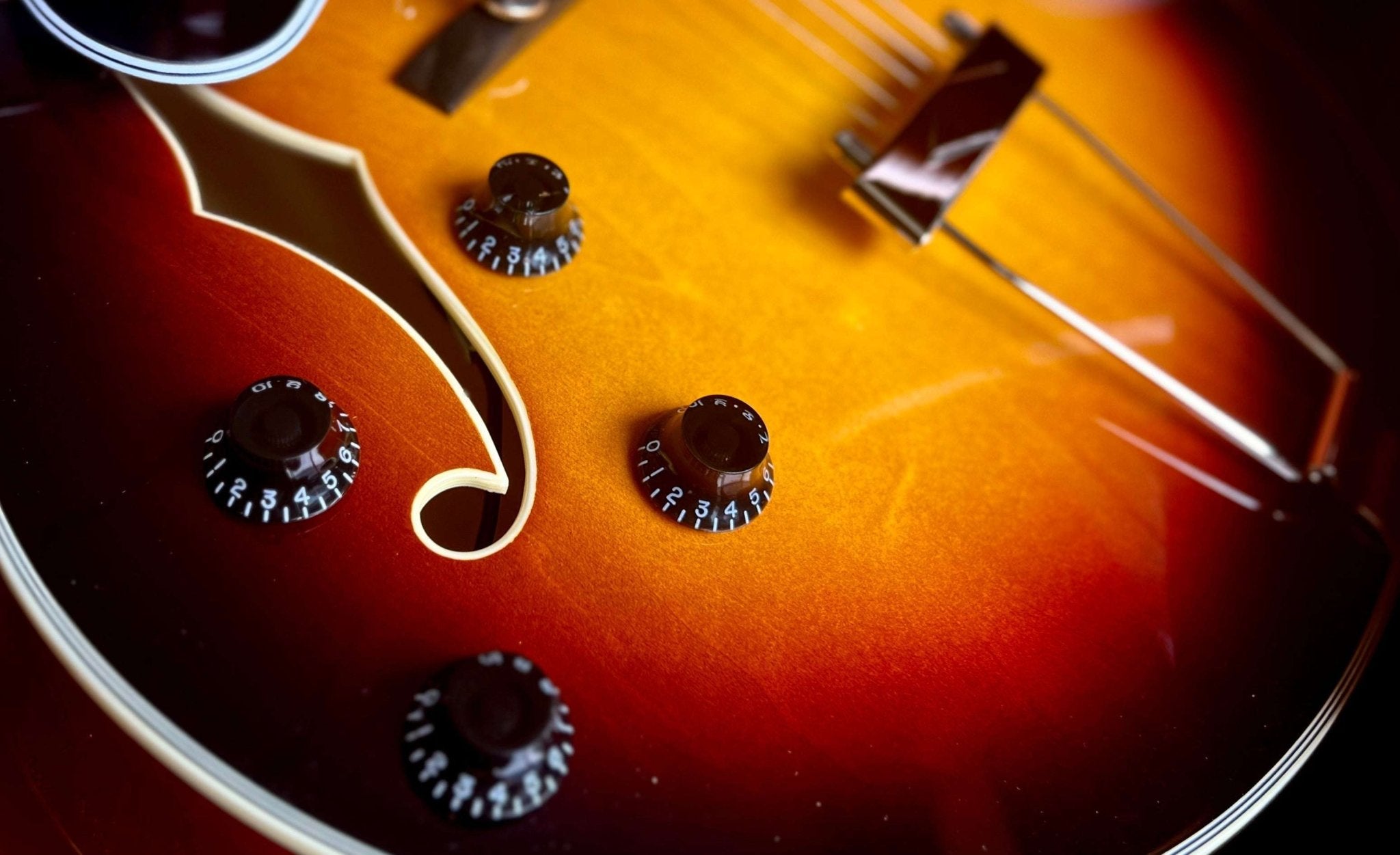 Eastman AR372LCE - SB Left Handed Archtop Guitar (Price inc. Custom Pro Setup Package) - Richards Guitars Of Stratford Upon Avon
