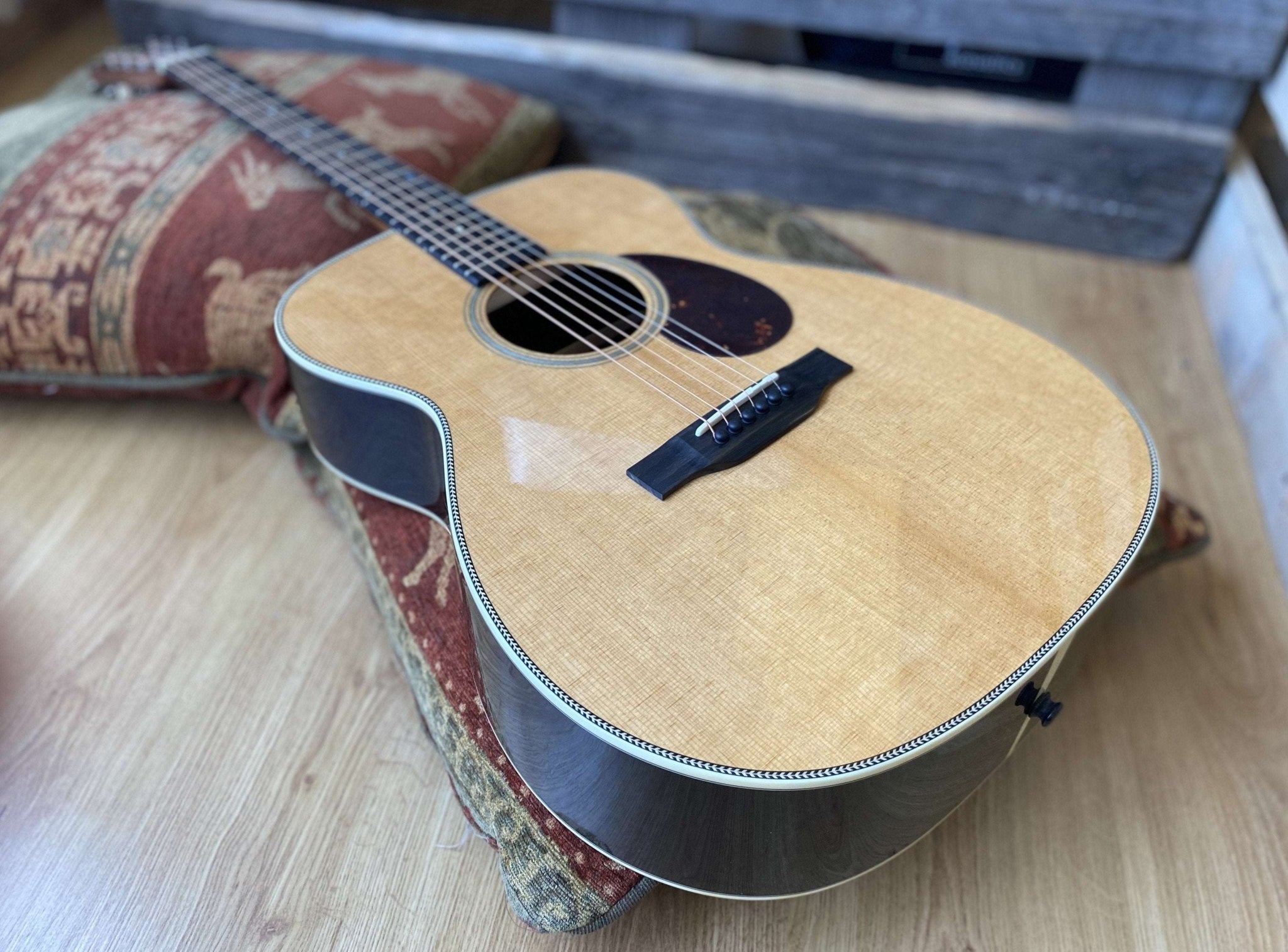 Eastman E8OML TC Left Handed OM (Price inc. Custom Pro Setup Package) - Richards Guitars Of Stratford Upon Avon
