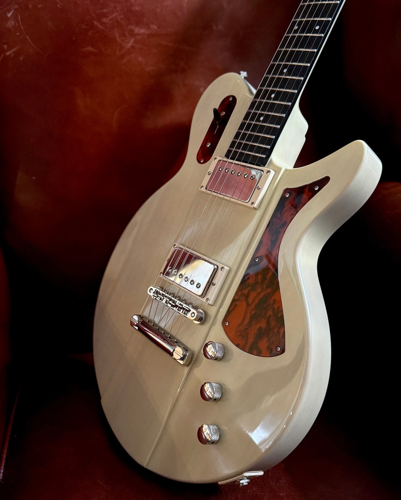 Eastman Juliet-PB Pomona Blonde (Used) - Richards Guitars Of Stratford Upon Avon