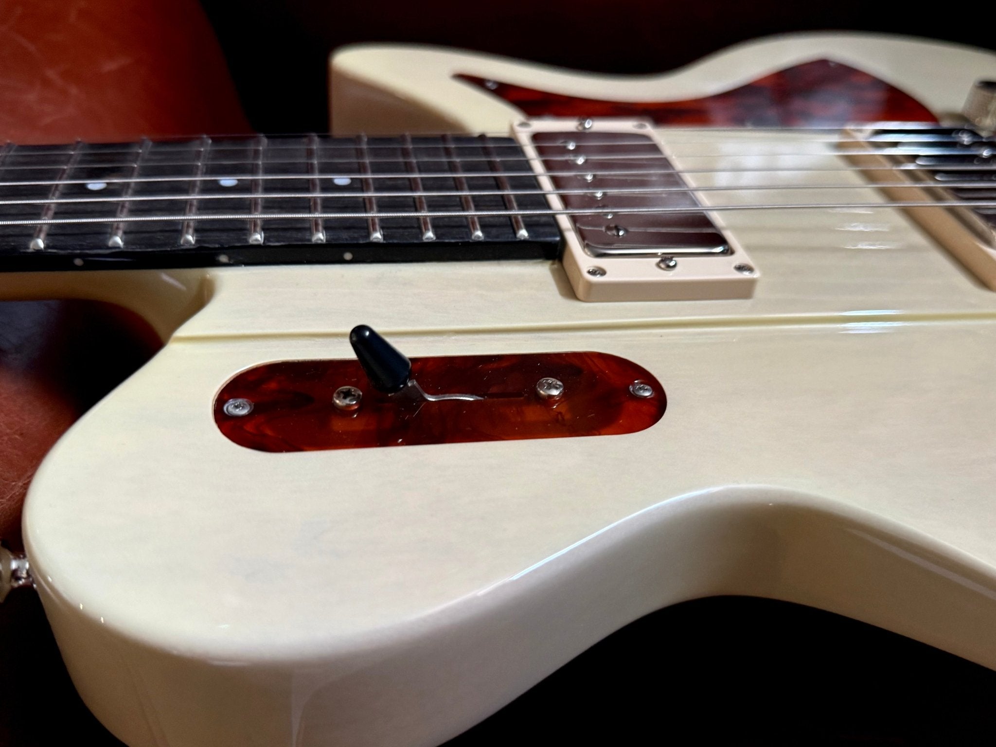 Eastman Juliet-PB Pomona Blonde (Used) - Richards Guitars Of Stratford Upon Avon