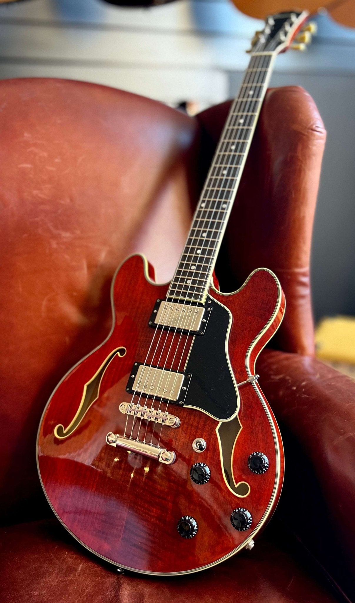 Eastman T484 Classic (Price inc. Custom Pro Setup Package) - Richards Guitars Of Stratford Upon Avon