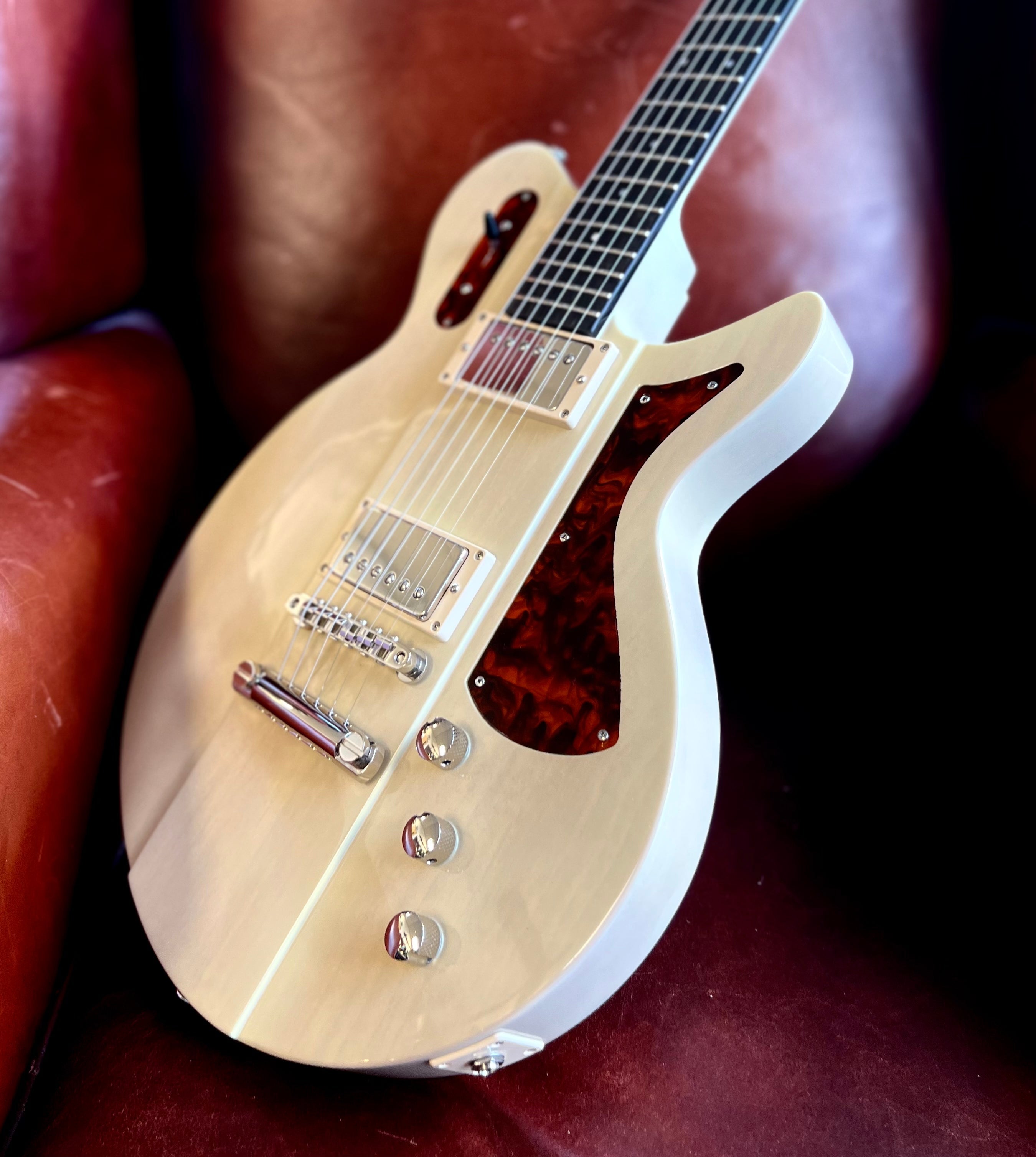 Eastman Juliet-PB Pomona Blonde, Electric Guitar for sale at Richards Guitars.