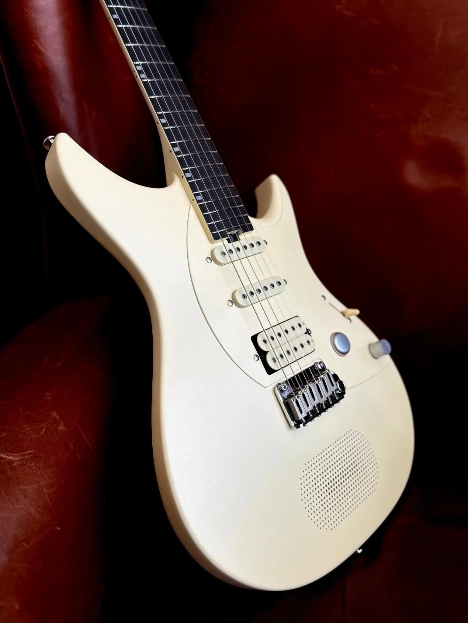 Enya Inspire Electric Smart Guitar in White - Richards