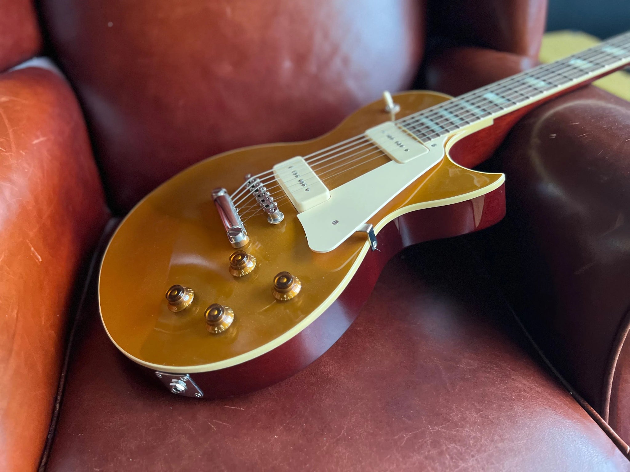 FGN Neo Classic NLS11RMP Antique Gold (AG) With Gig Bag - Richards Guitars Of Stratford Upon Avon