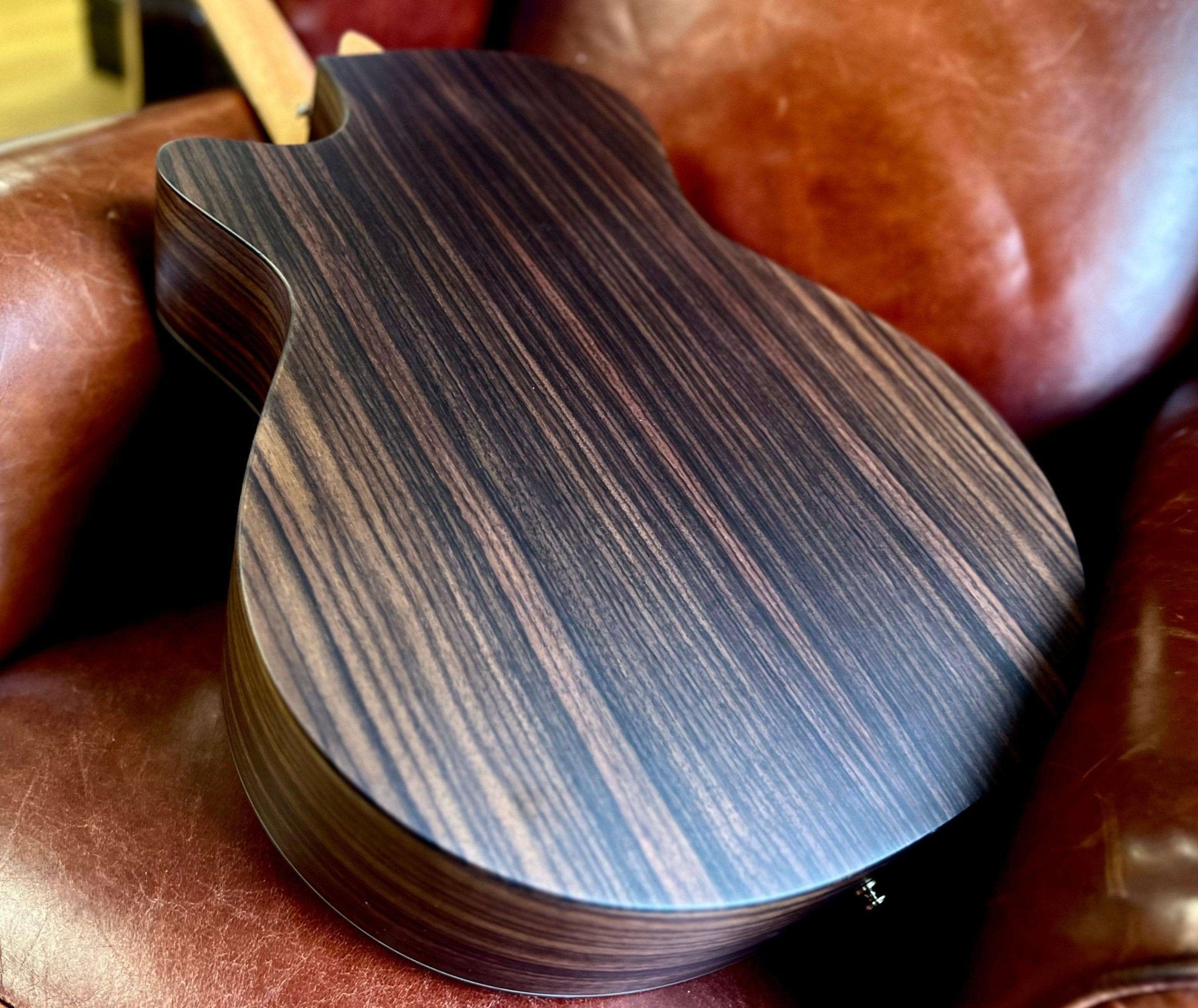 Furch Violet Deluxe Gc ER Deluxe Engelmann Spruce With Rosewood Back & Sides Acoustic Guitar (2025 CNR Active Upgrade Model) - Richards Guitars Of Stratford Upon Avon