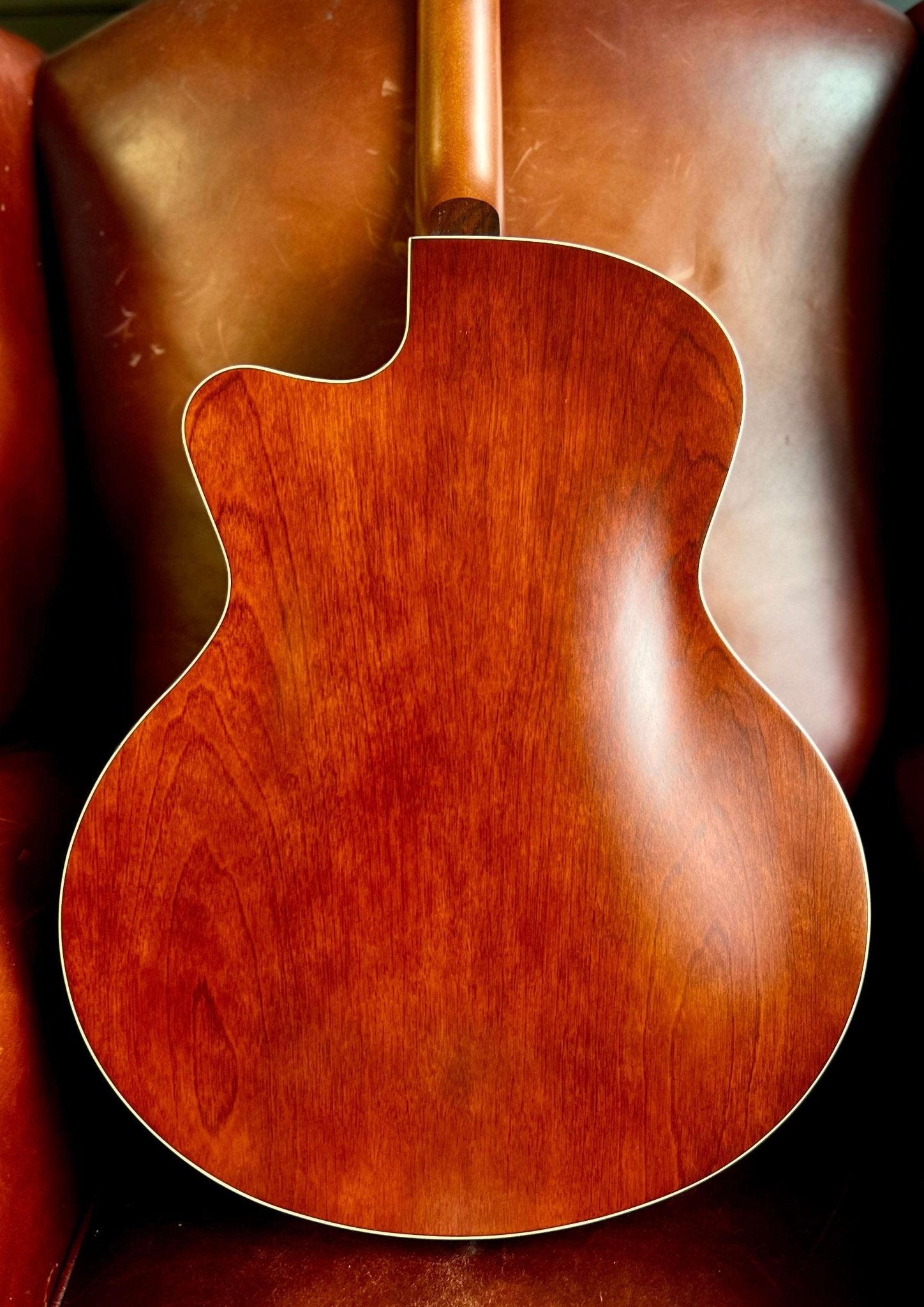 GODIN 5th Avenue CW Kingpin II Cognac Burst - Richards Guitars Of Stratford Upon Avon