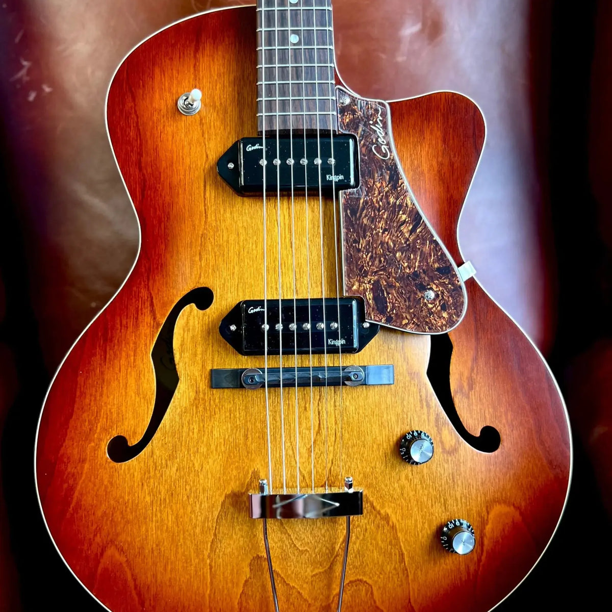 Godin 5th Avenue CW Kingpin II Cognac Burst | R Guitars