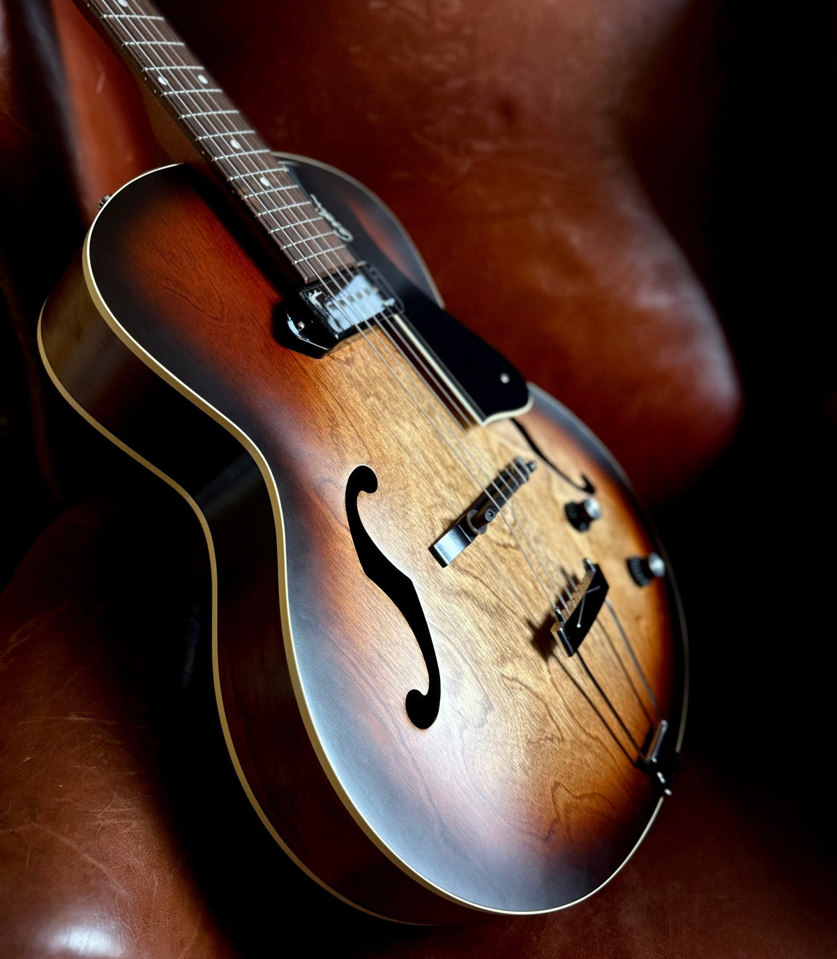 GODIN 5th Avenue Kingpin P90 Vintage Burst - Richards Guitars Of Stratford Upon Avon