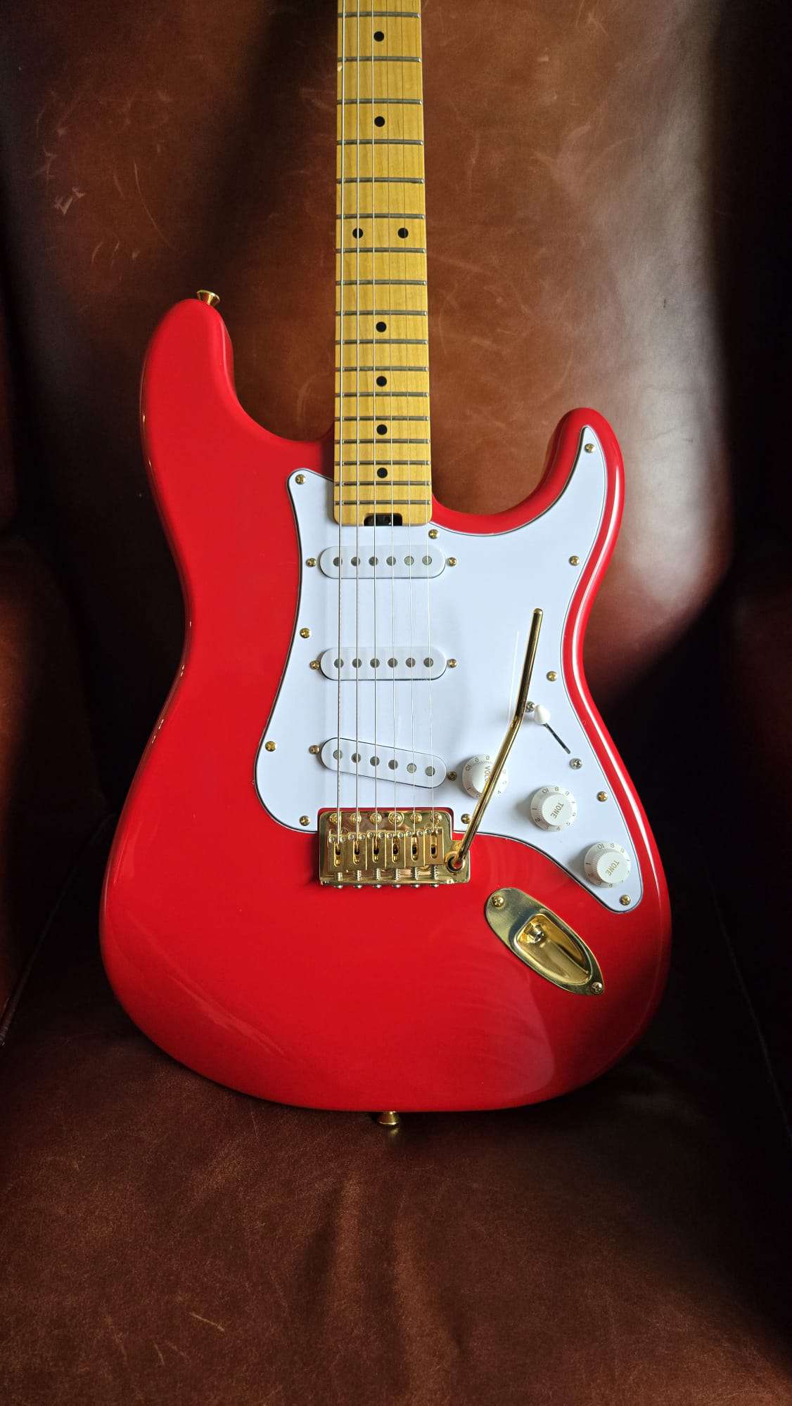 Gordon Smith Classic S "Hank Marvin Tribute" - B - stock - Richards Guitars Of Stratford Upon Avon