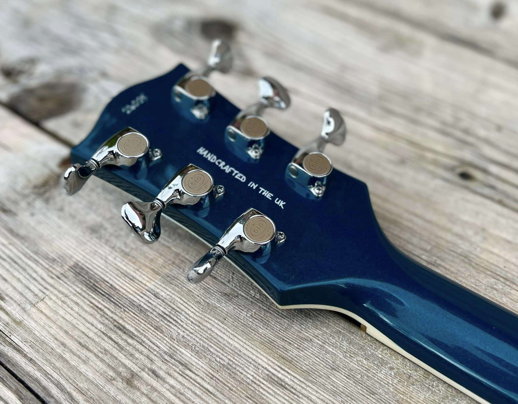 Gordon Smith Grande (Blue) Plus Hand Made Walsall Leather Guitar Strap (Worth £120) - Richards Guitars Of Stratford Upon Avon