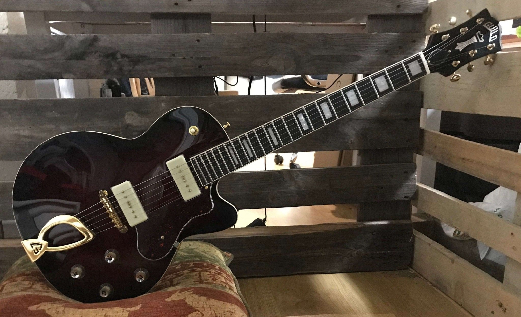 Guild ARISTOCRAT P90 VSB - Richards Guitars Of Stratford Upon Avon