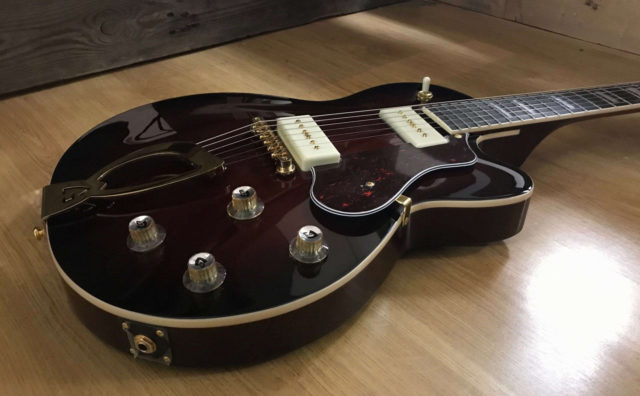 Guild ARISTOCRAT P90 VSB - Richards Guitars Of Stratford Upon Avon