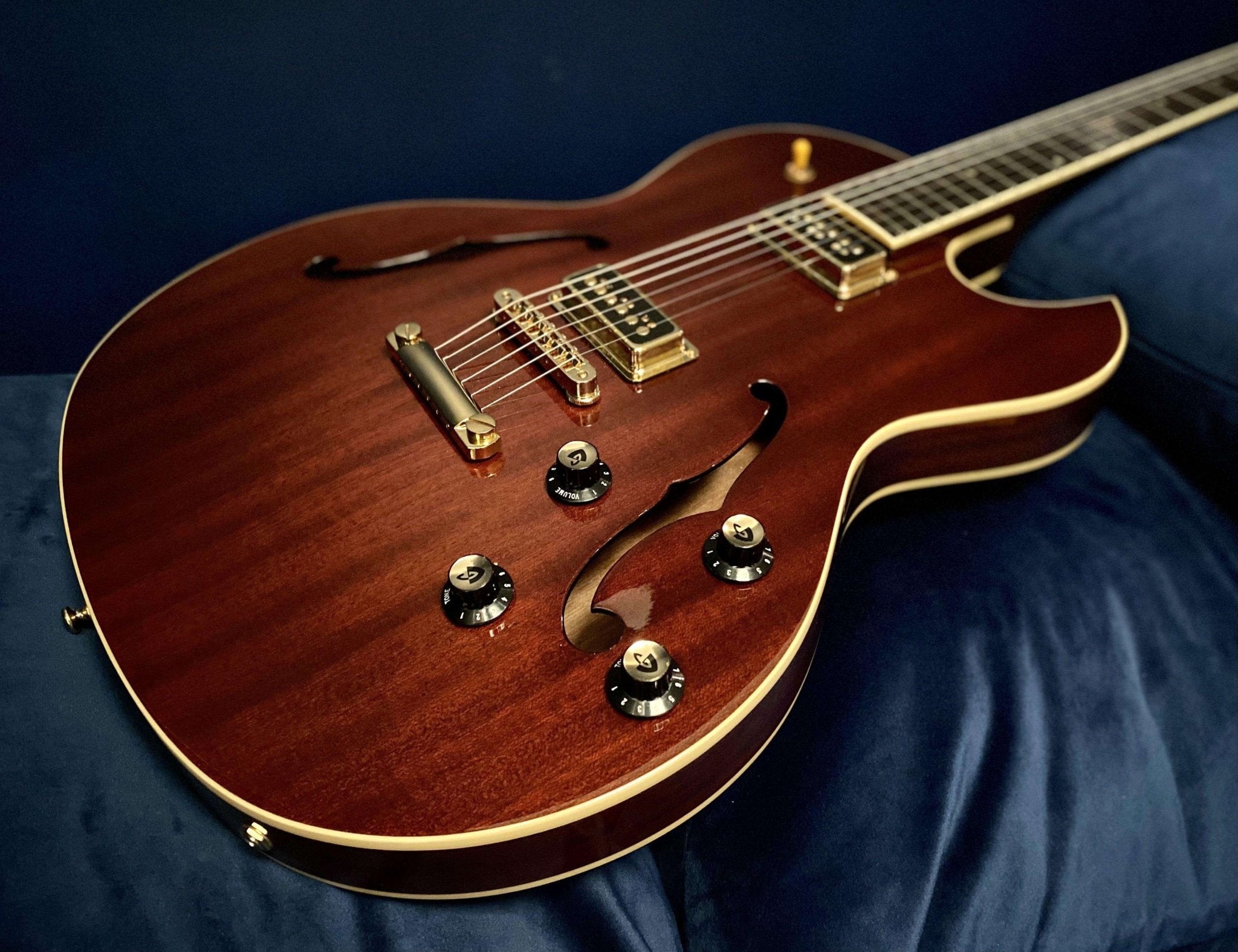 Guild STARFIRE - II DYNASONIC RB - NEW ROYAL BROWN (ONE ONLY AT THIS PRICE) - Richards Guitars Of Stratford Upon Avon