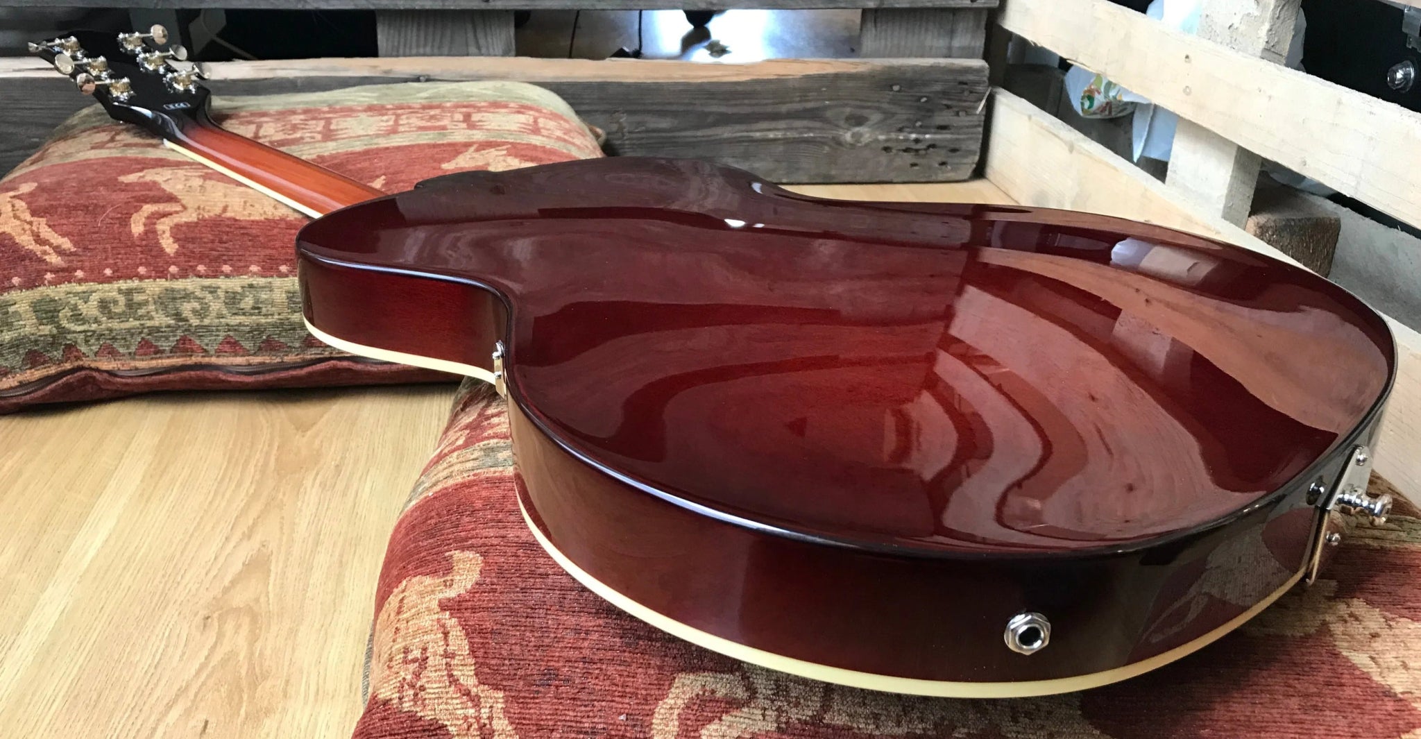 Guild T - 50 SLIM AB - Richards Guitars Of Stratford Upon Avon