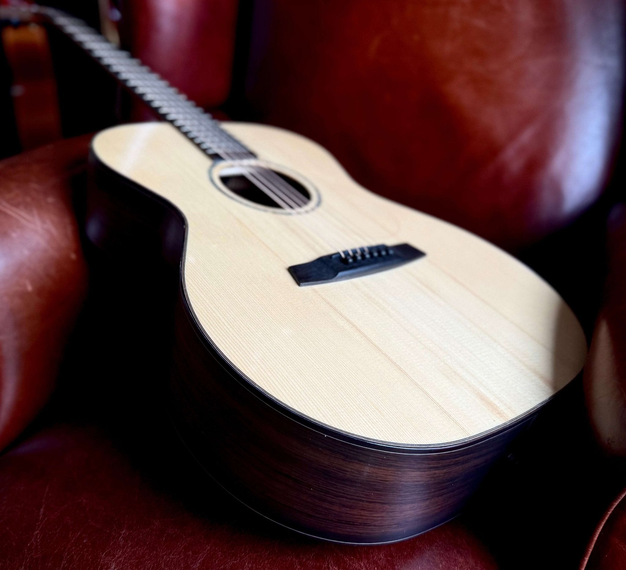 Kremona R35E - Richards Guitars Of Stratford Upon Avon