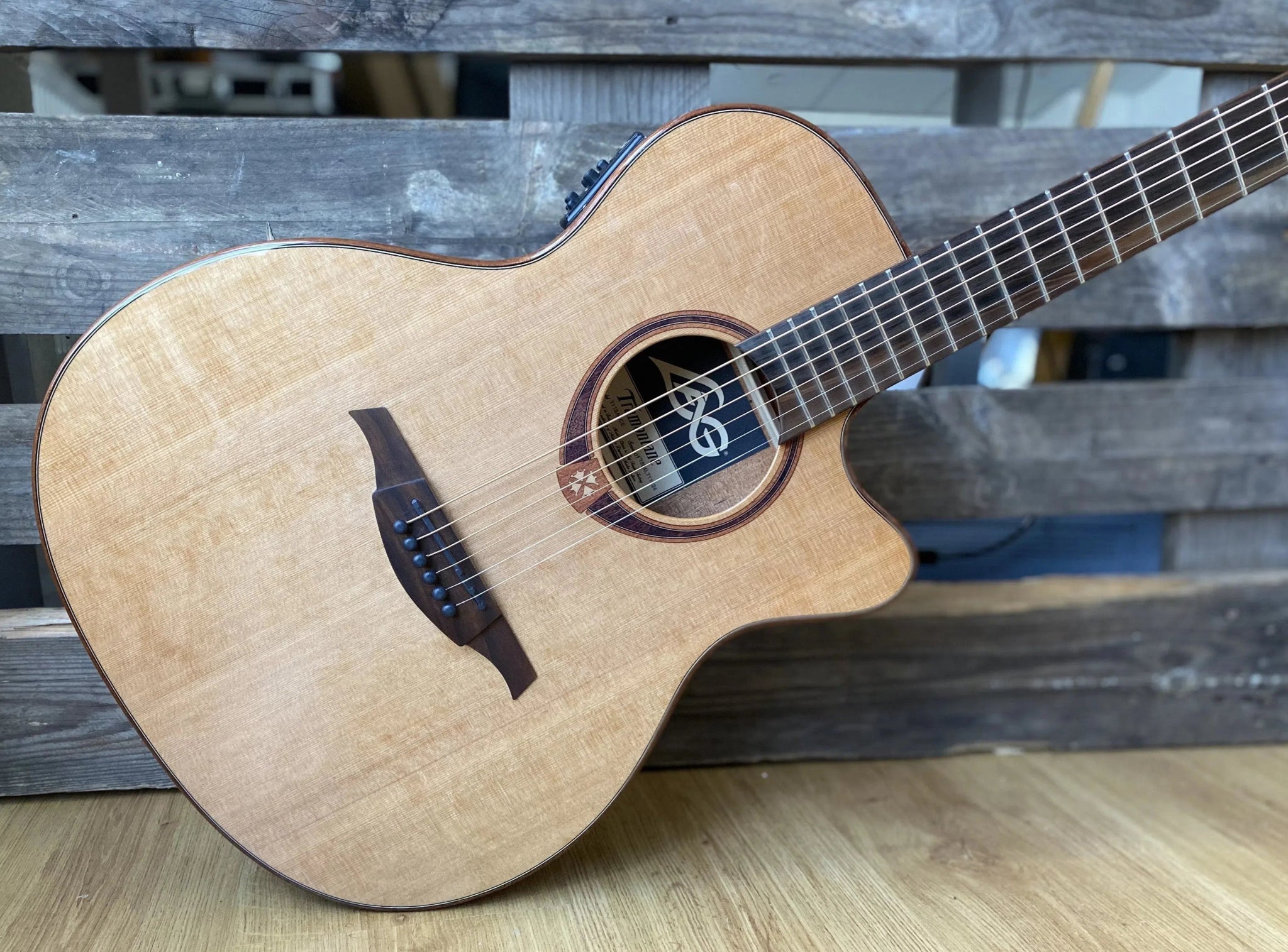 LAG TRAMONTANE 118 T118ASCE AUDITORIUM SLIM CUTAWAY ELECTRO - Richards Guitars Of Stratford Upon Avon