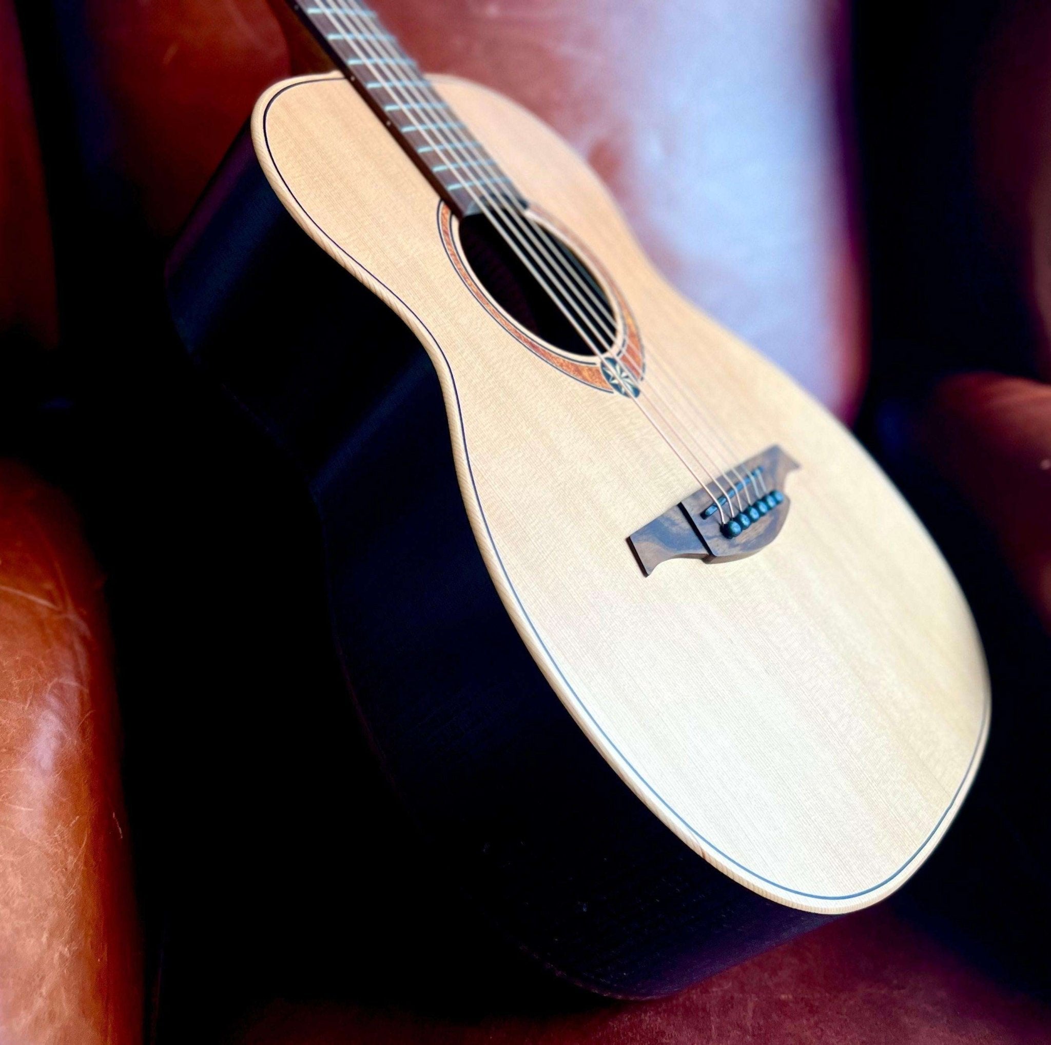 Lag TRAVEL - PBS Pine Branko Wood Sauvage - Richards Guitars Of Stratford Upon Avon
