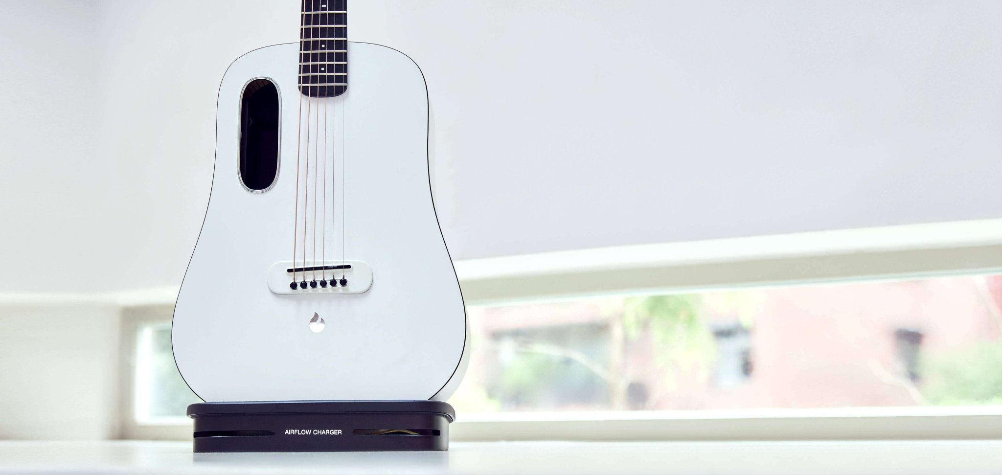 LAVA Airflow Wireless Charger for PLAY/BLUE ~ Black - Richards Guitars Of Stratford Upon Avon