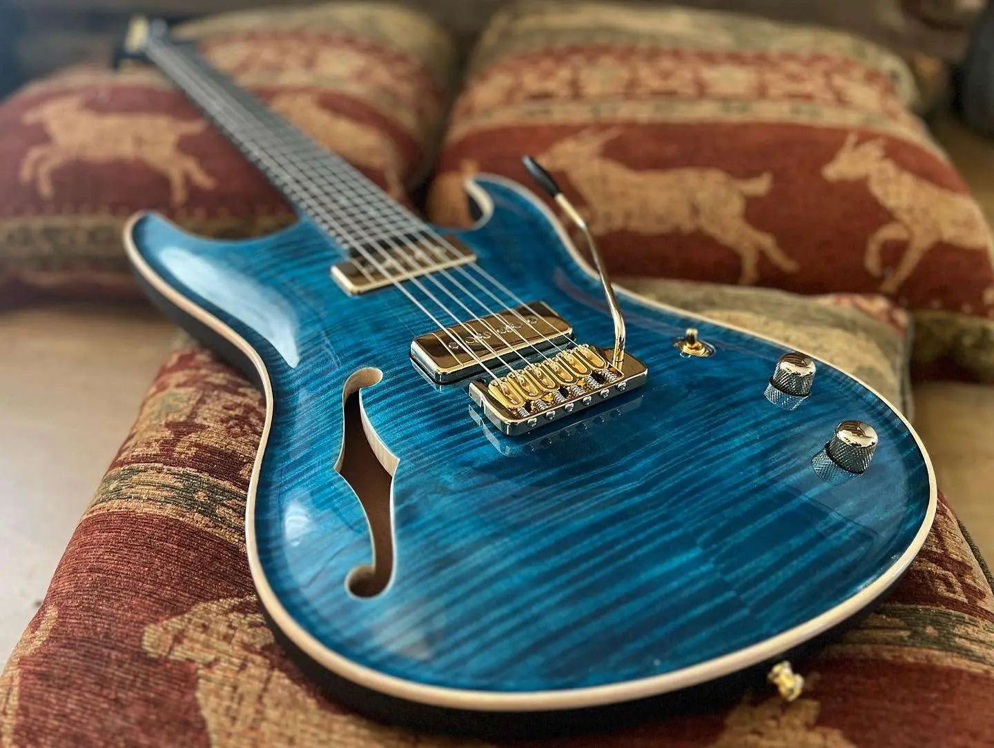 Valenti Nebula Carved Semi Hollow P90 Dark Blue - Richards Guitars Of