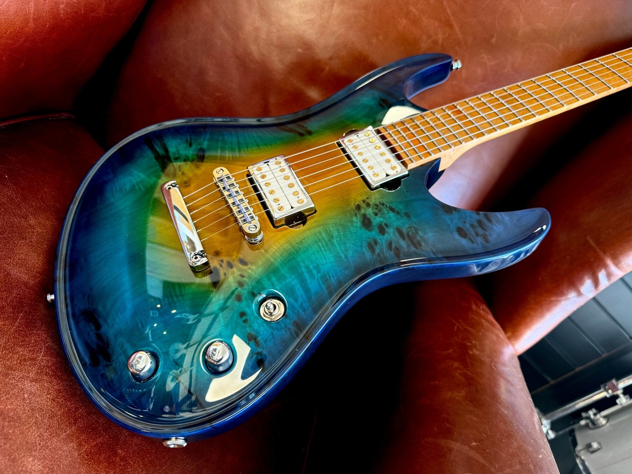 Valenti Nebula “Paradise” - Richards Guitars Of Stratford Upon Avon