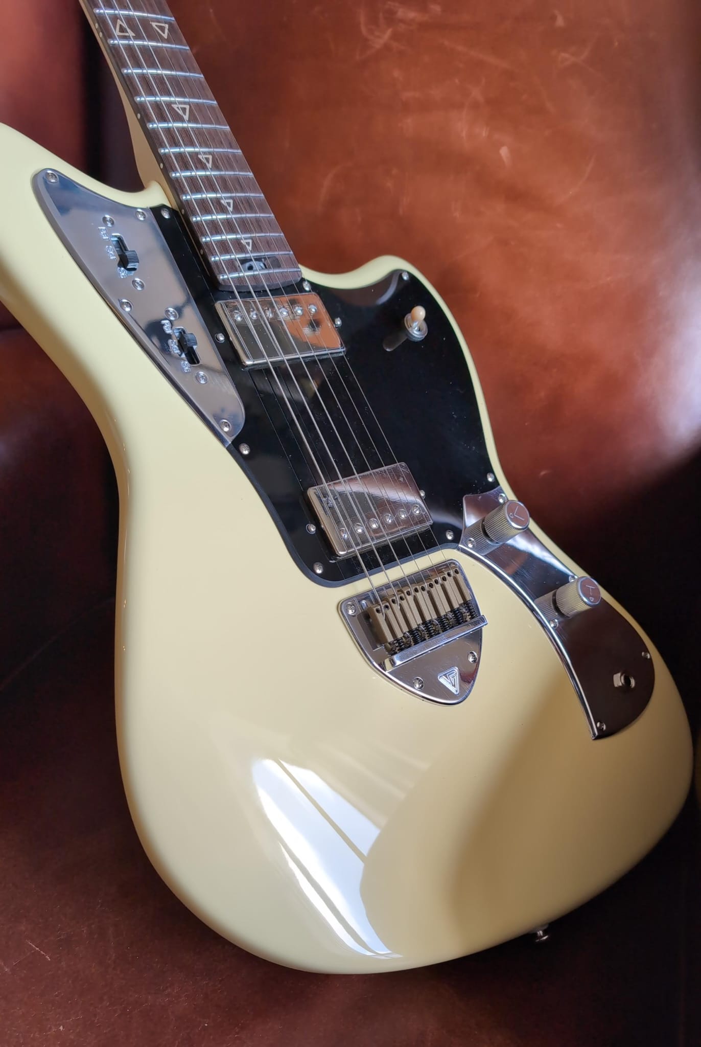 Valiant Jupiter, Ginger Cream Gloss Electric Guitar - Richards Guitars Of Stratford Upon Avon