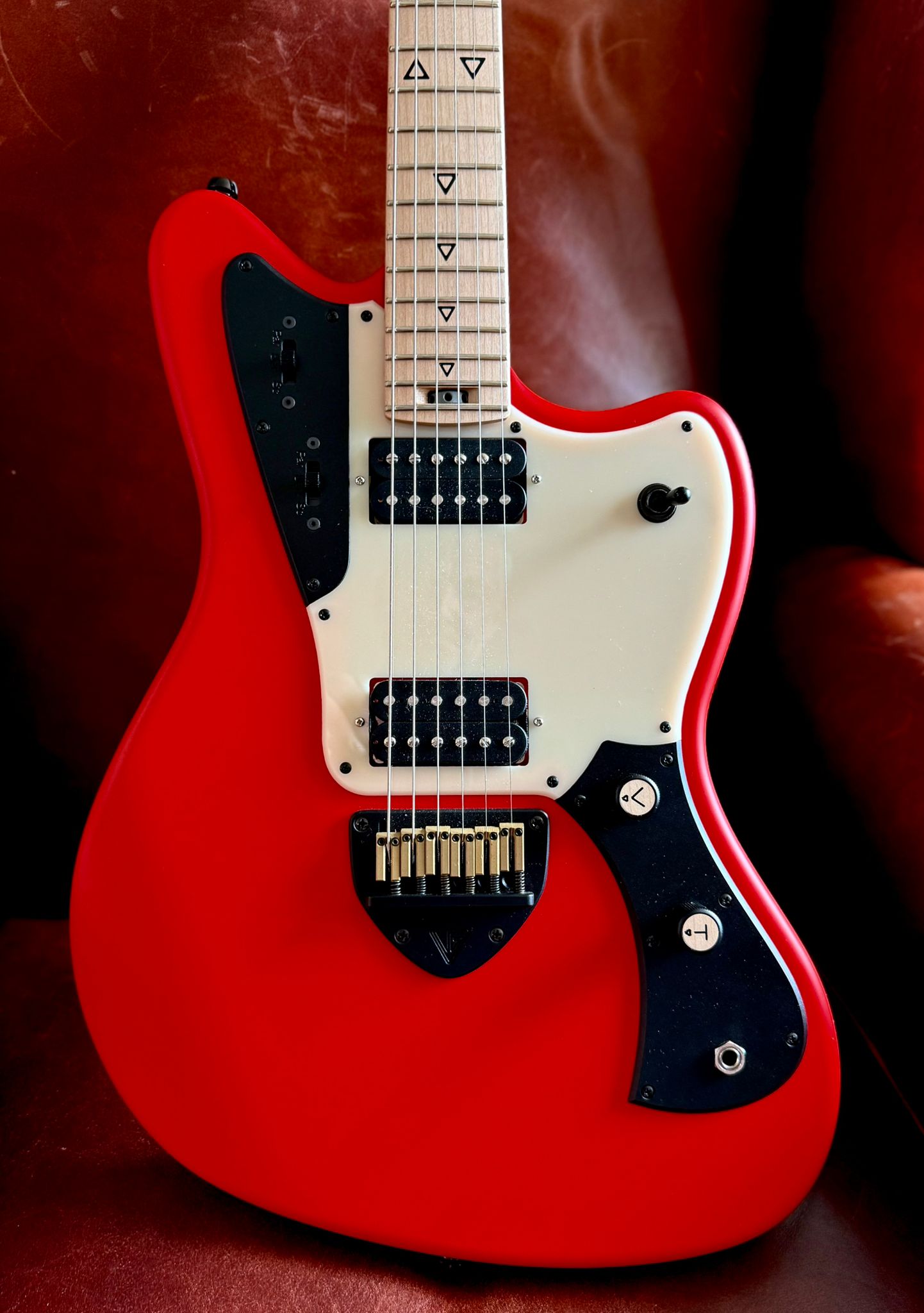 Valiant Jupiter Lipstick Red - Richards Guitars Of Stratford Upon Avon