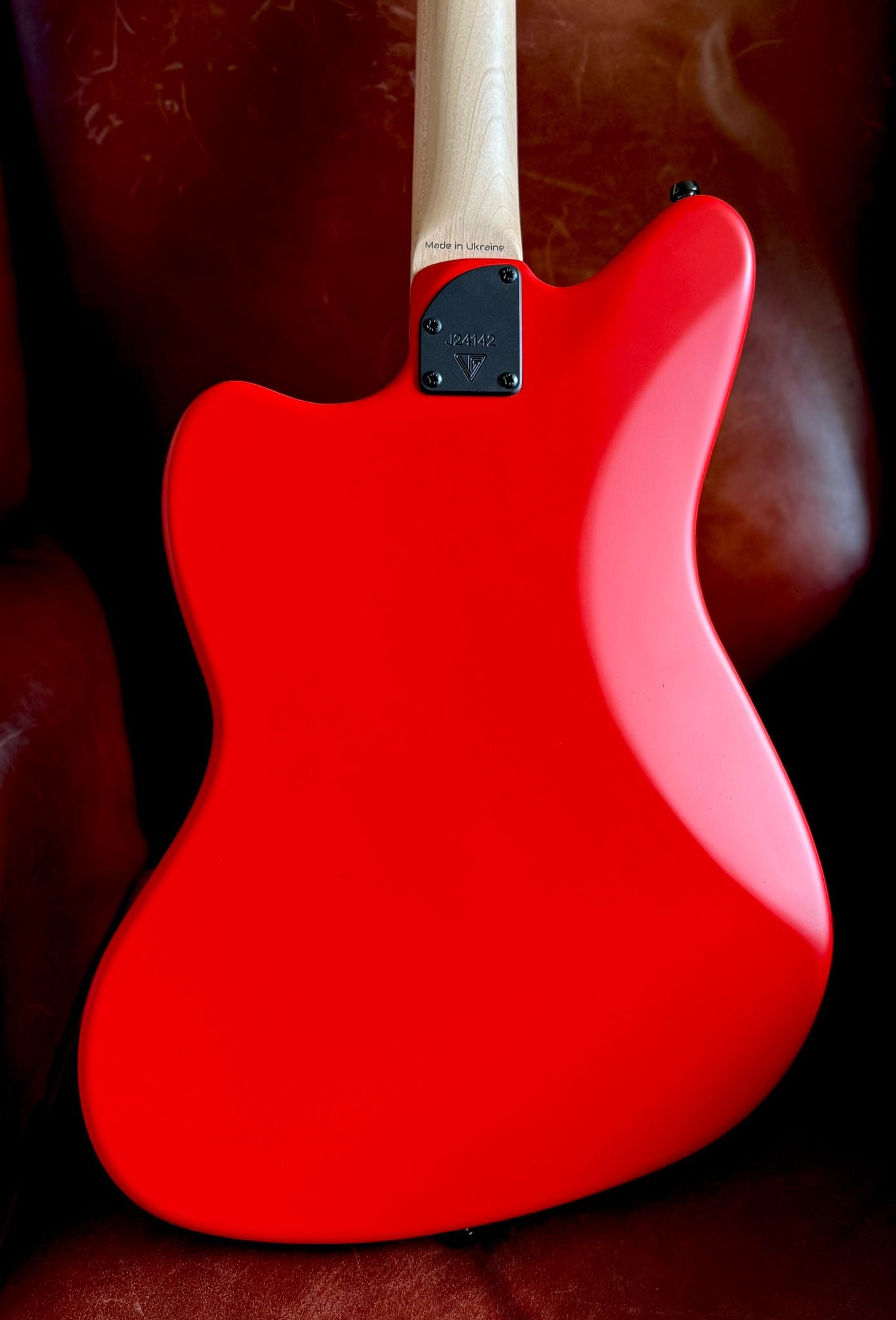 Valiant Jupiter Lipstick Red - Richards Guitars Of Stratford Upon Avon