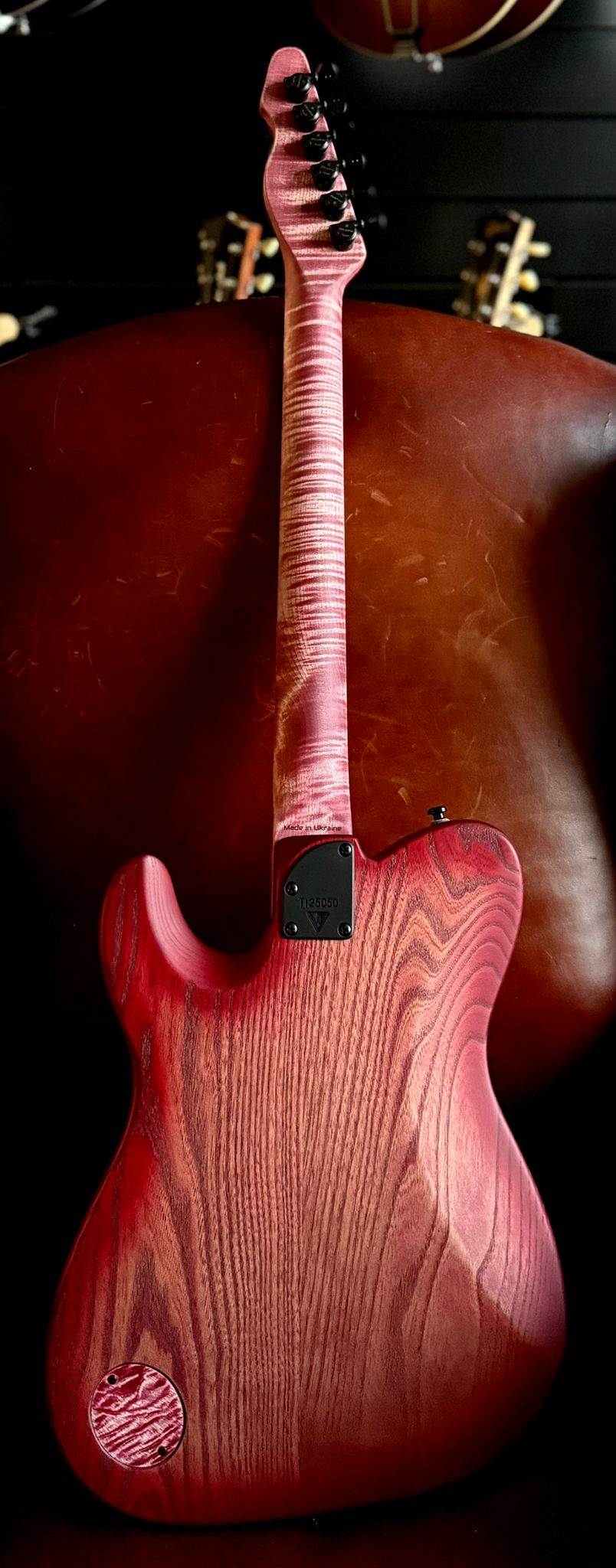 Valiant Titan Hyperion Ash Coals Deluxe Edition - Richards Guitars Of Stratford Upon Avon