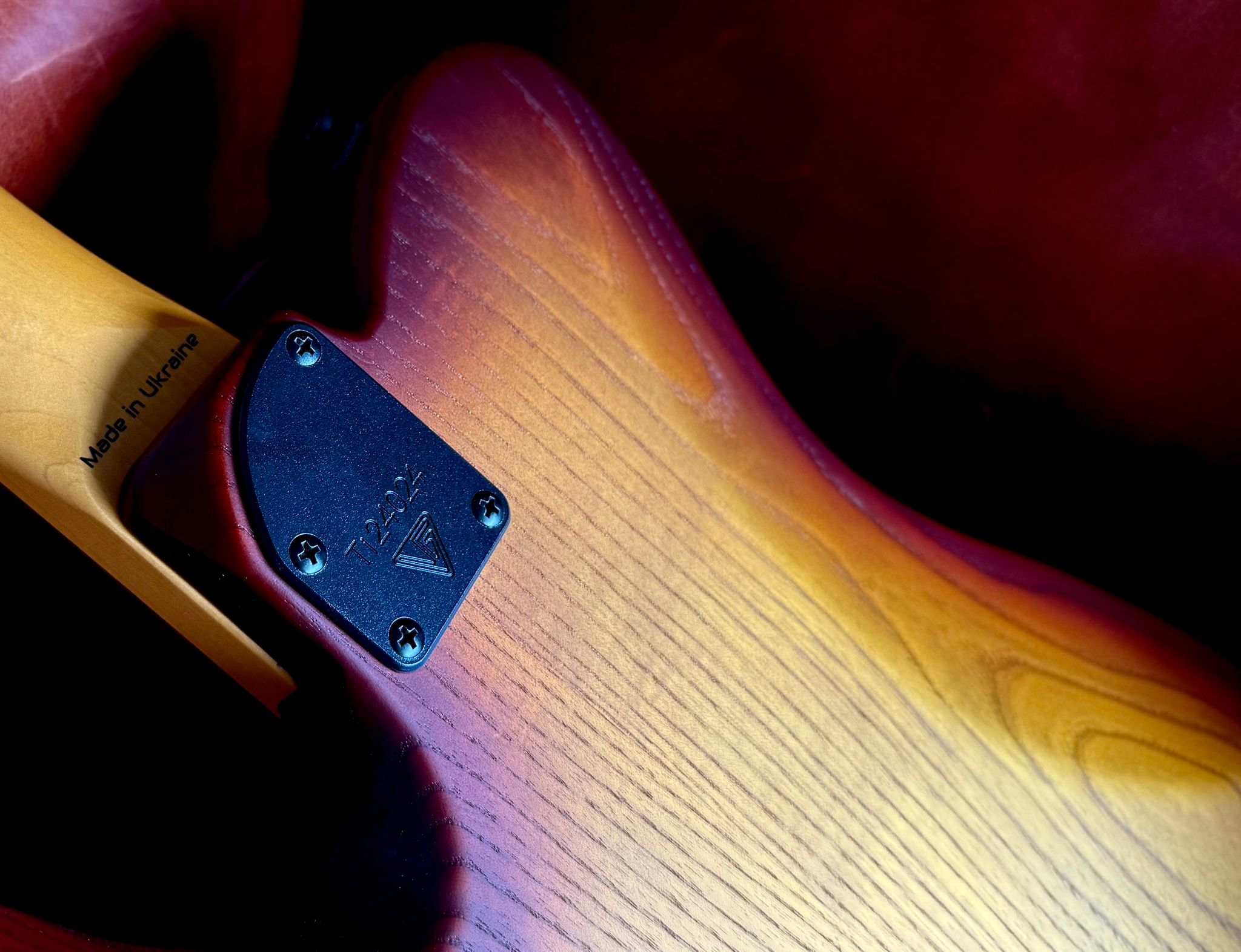 Valiant Titan Sunburst With Stainless Steel Frets Upgrade - Richards Guitars Of Stratford Upon Avon