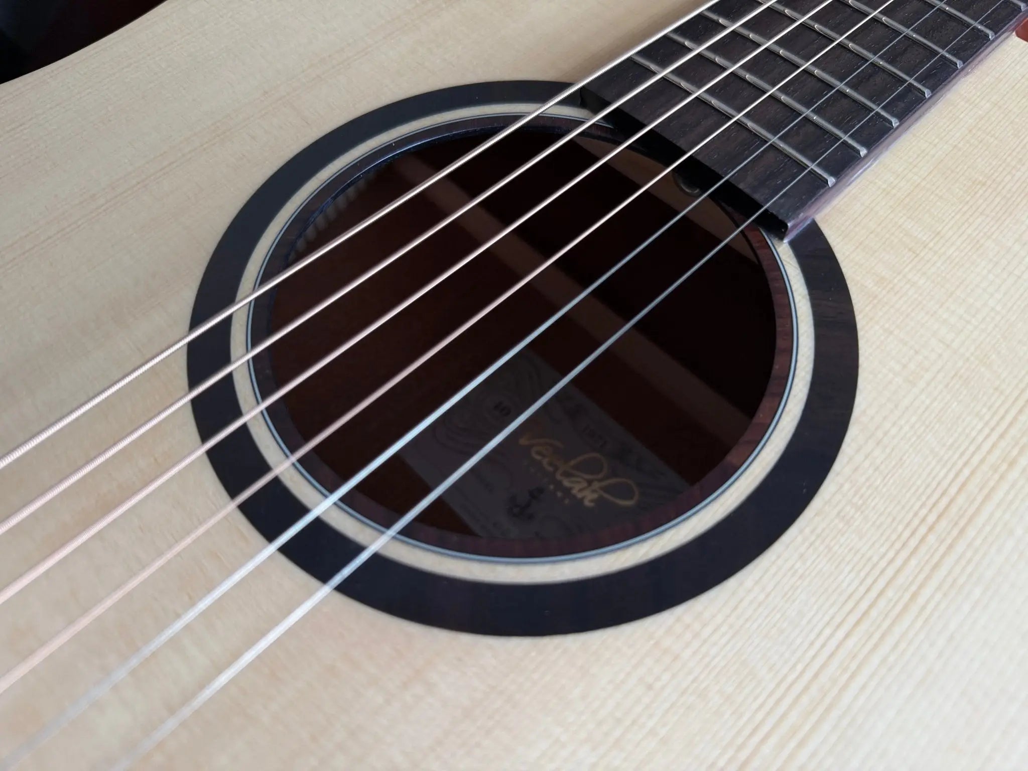 Buy Veelah V1D Dreadnought Solid Top Spruce Acoustic Guitar w/ Gig Bag 