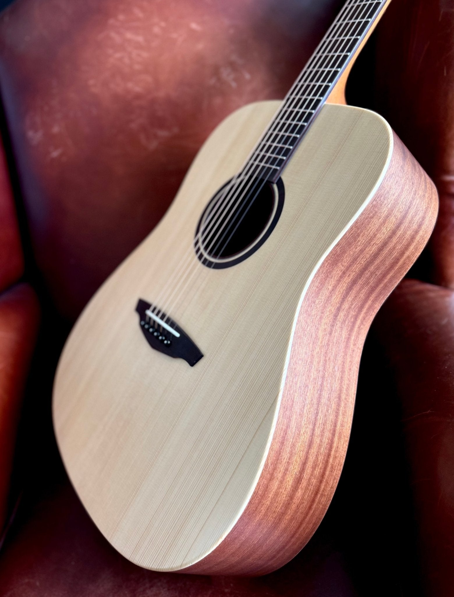 Veelah V1D Dreadnought Solid Top Spruce Acoustic Guitar w/ Gig Bag - Richards Guitars Of Stratford Upon Avon