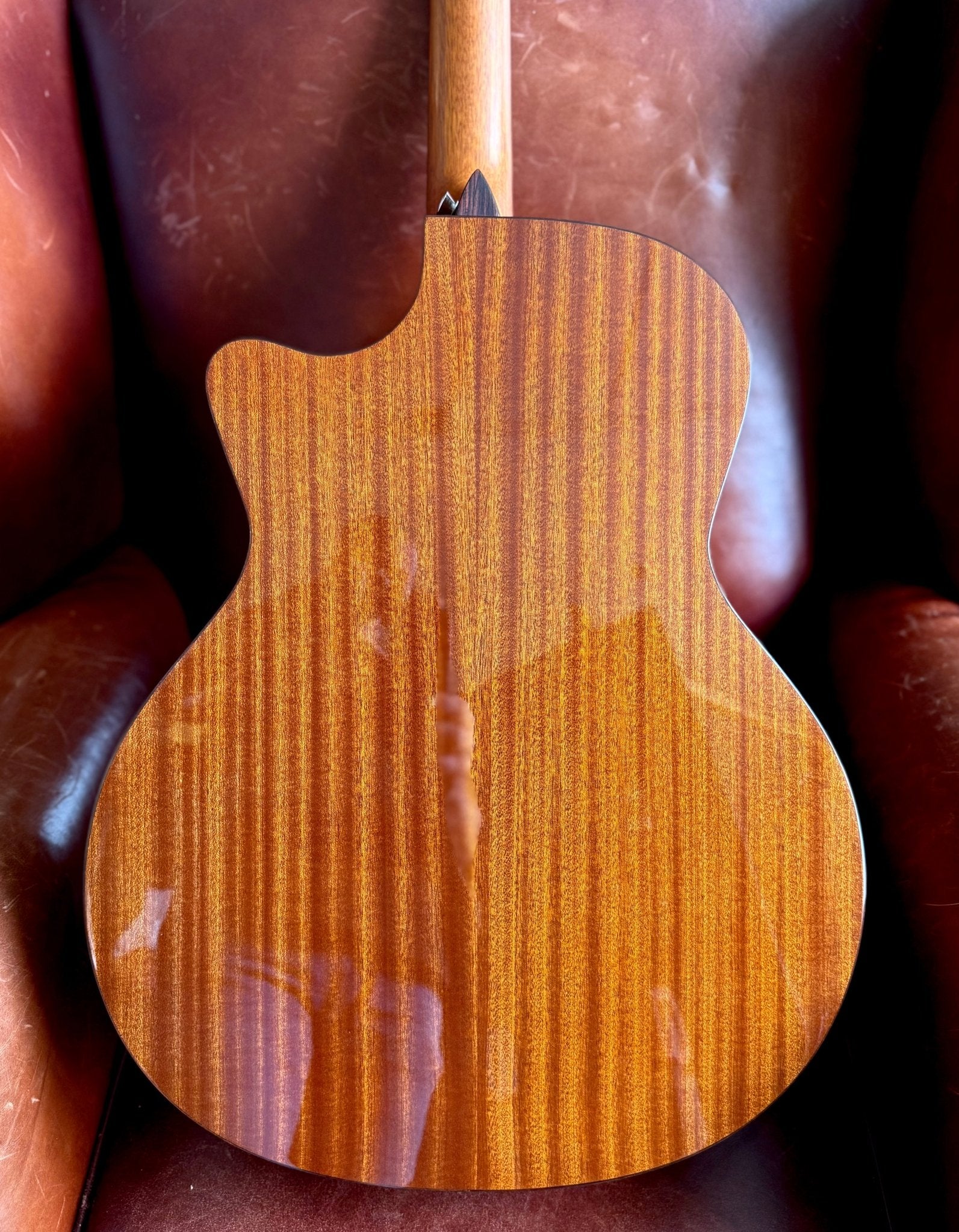 Veelah V2 GAC Solid Top Spruce Acoustic Guitar w/ Gig Bag - Richards Guitars Of Stratford Upon Avon