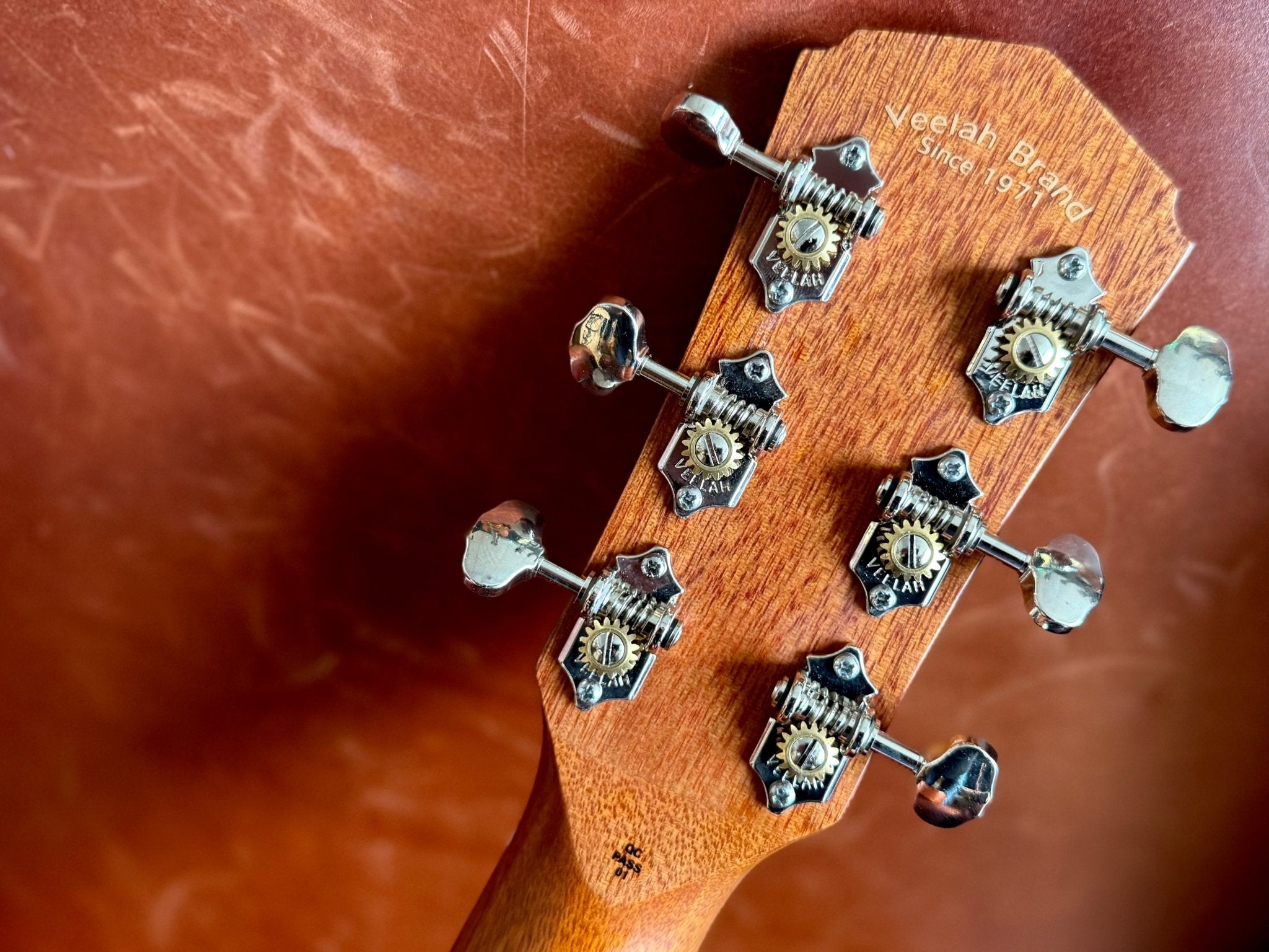 Veelah V2 GAC Solid Top Spruce Acoustic Guitar w/ Gig Bag - Richards Guitars Of Stratford Upon Avon