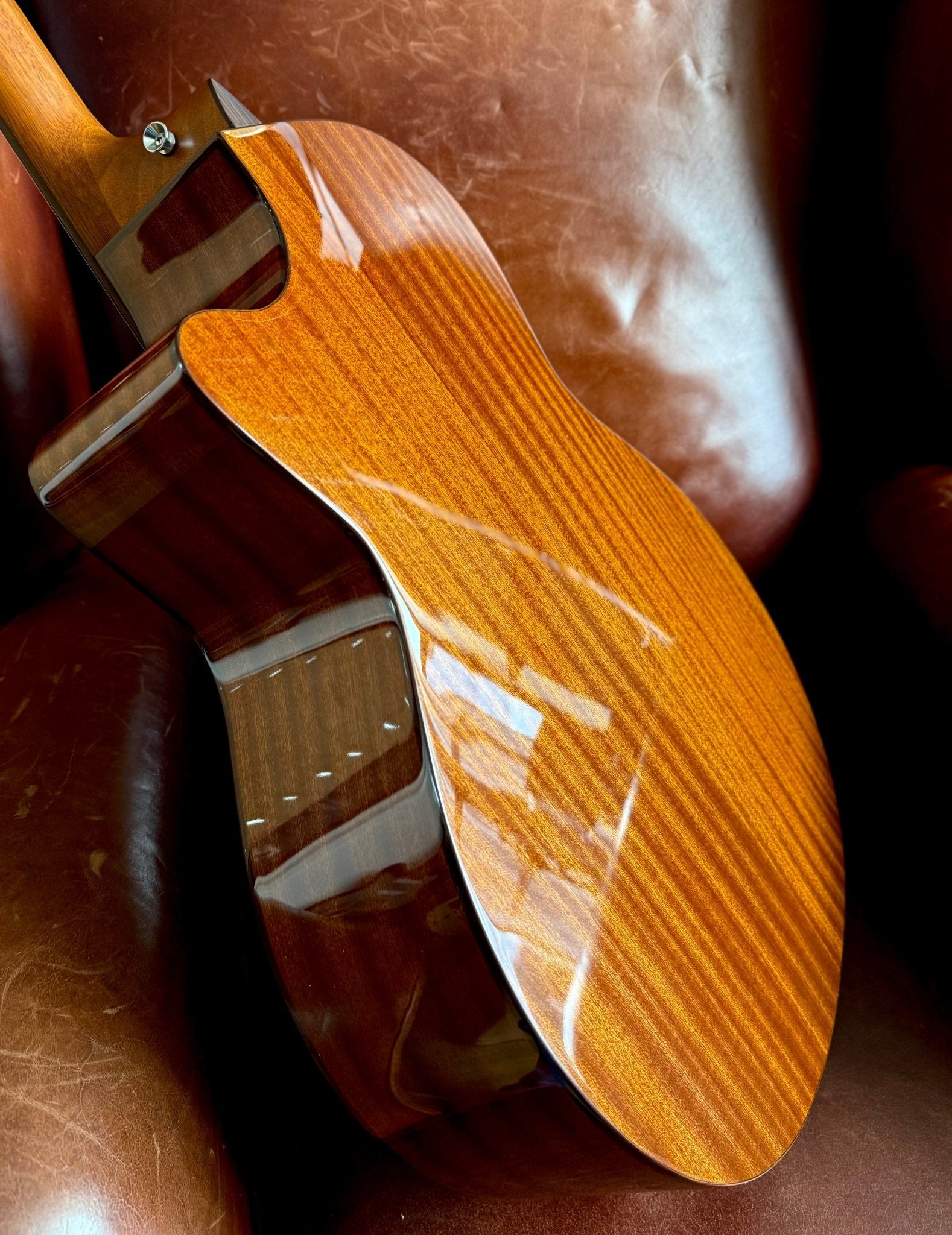 Veelah V2 GAC Solid Top Spruce Acoustic Guitar w/ Gig Bag - Richards Guitars Of Stratford Upon Avon