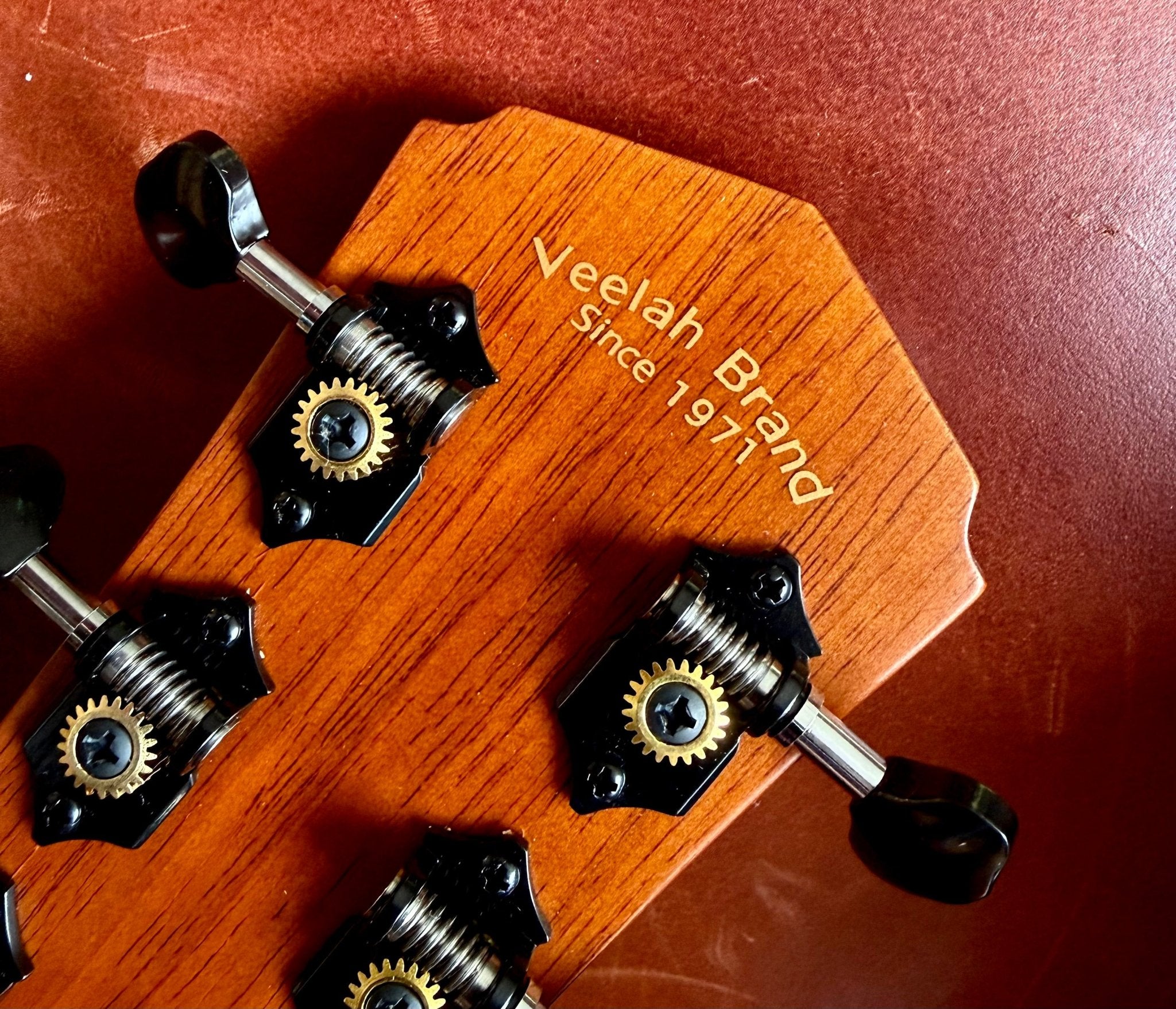 Veelah V4 OM Solid Top Rosewood Armrest Natural Acoustic Guitar w/ Gig Bag - Richards Guitars Of Stratford Upon Avon