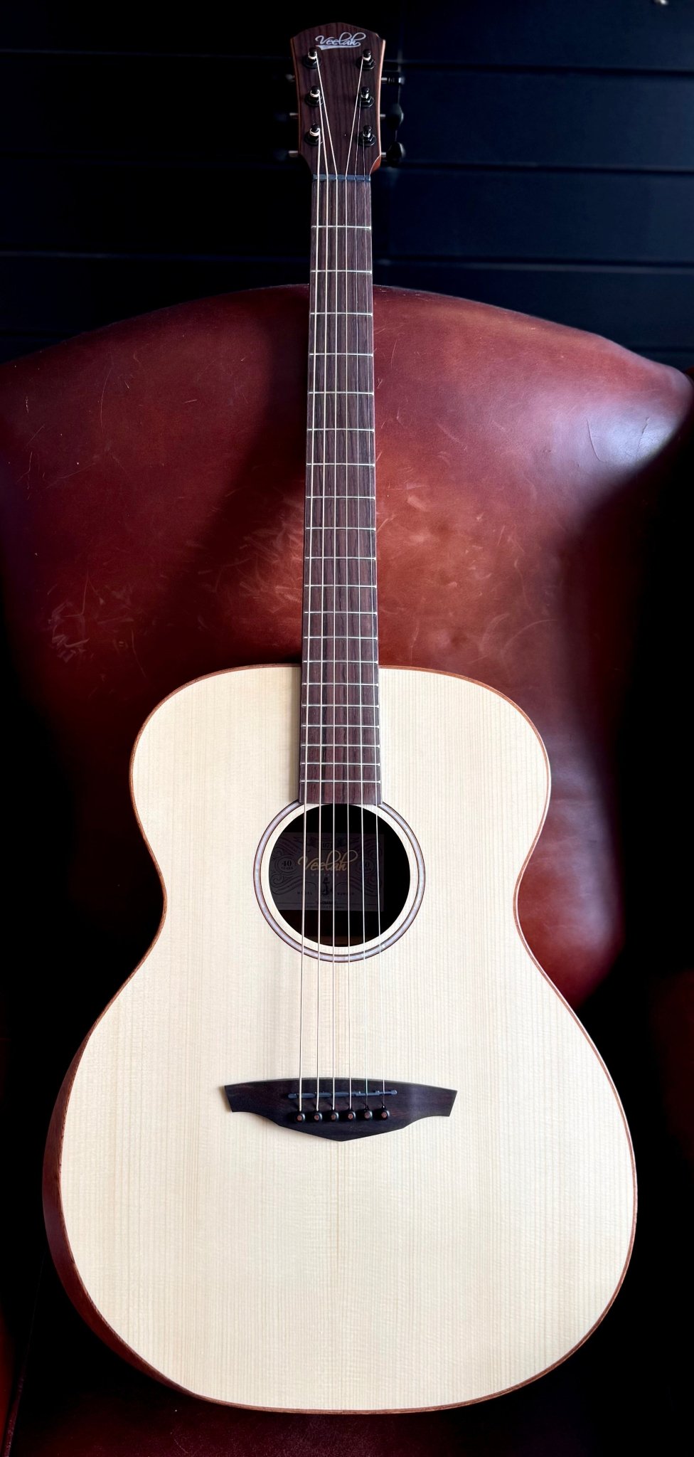 Veelah V4 OM Solid Top Rosewood Armrest Natural Acoustic Guitar w/ Gig Bag - Richards Guitars Of Stratford Upon Avon