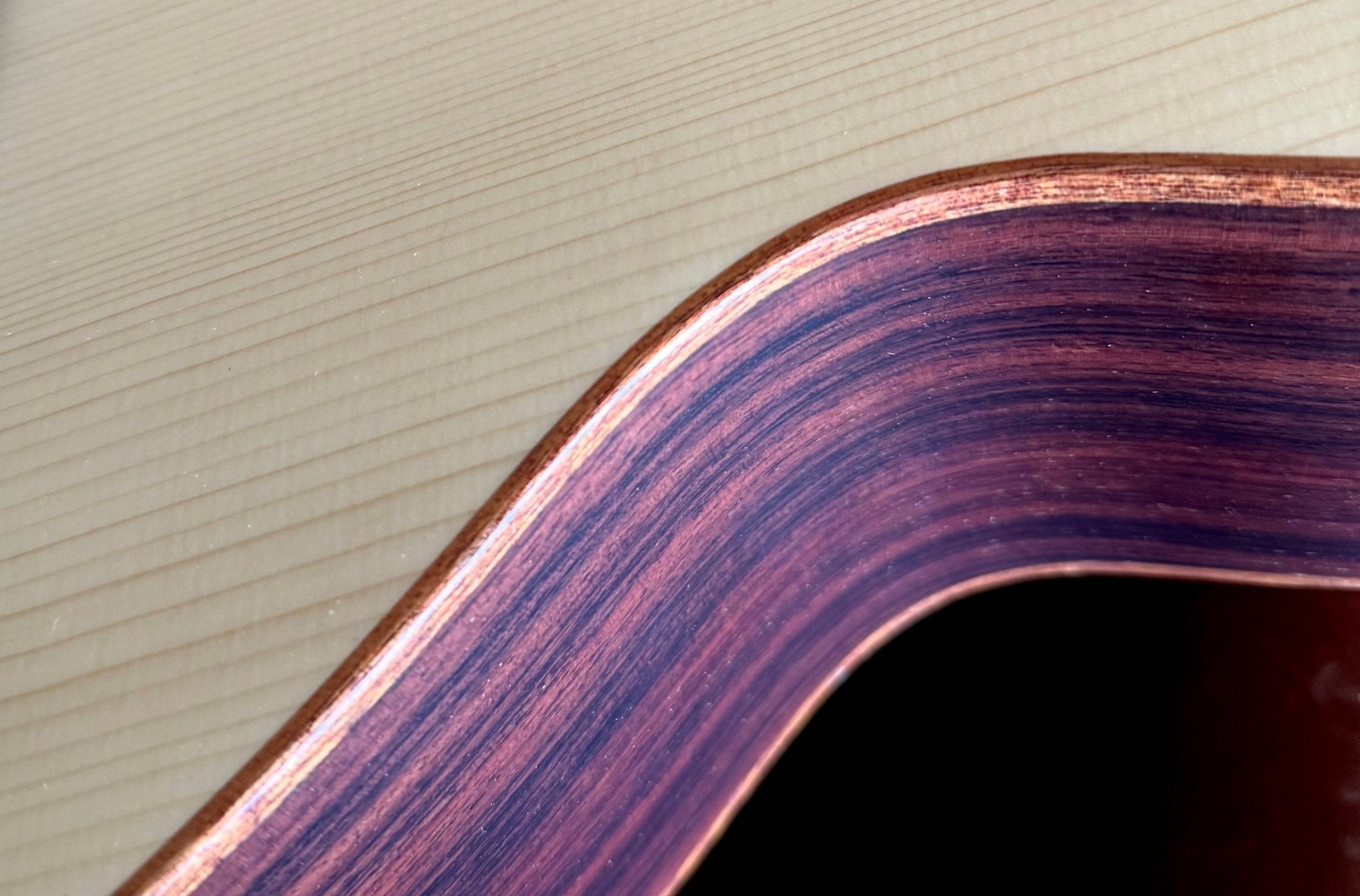 Veelah V4 OM Solid Top Rosewood Armrest Natural Acoustic Guitar w/ Gig Bag - Richards Guitars Of Stratford Upon Avon