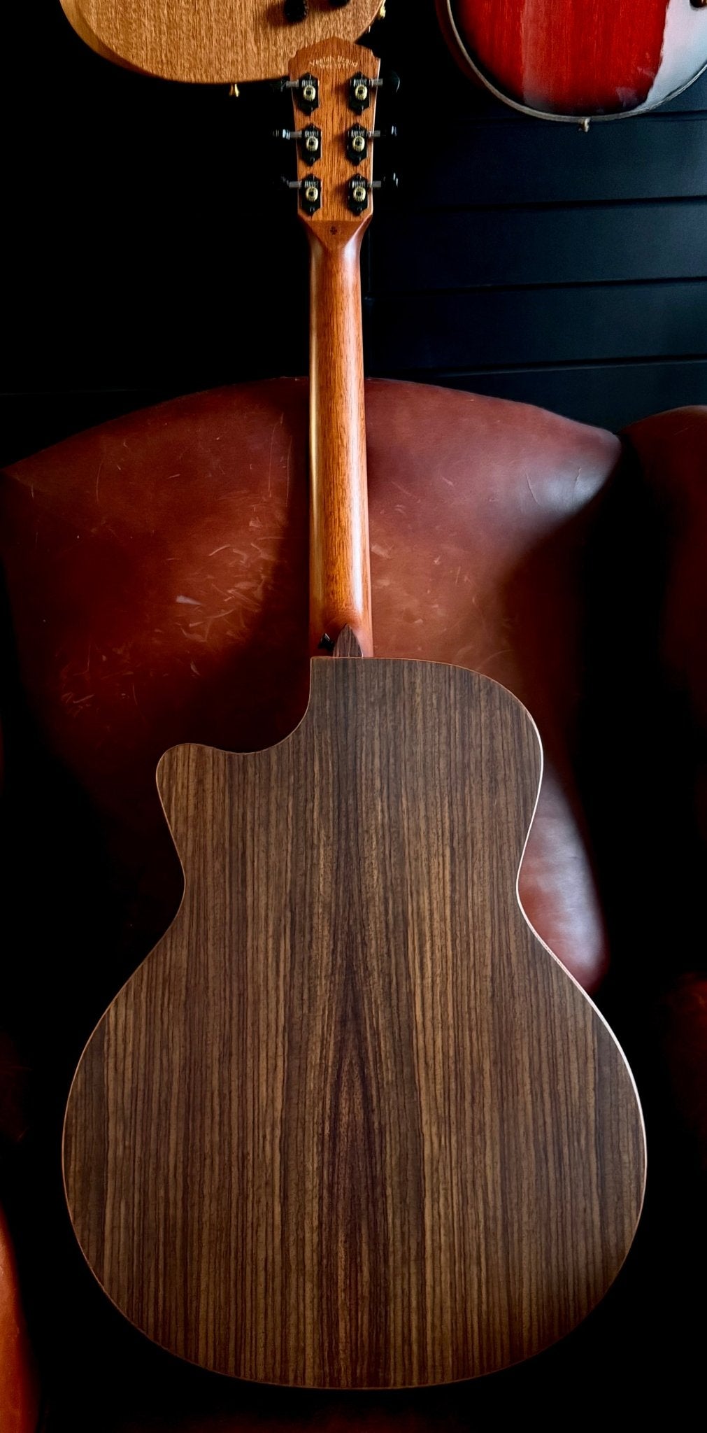 Veelah V4 Rosewood Armrest Satin Black Acoustic Guitar - Richards Guitars Of Stratford Upon Avon