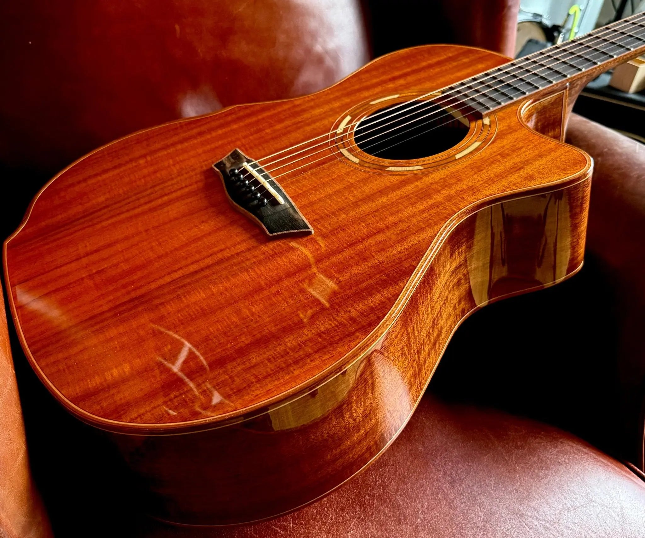 Washburn G55CE KOA w/ CASE - Grand Auditorium - Natural Electro