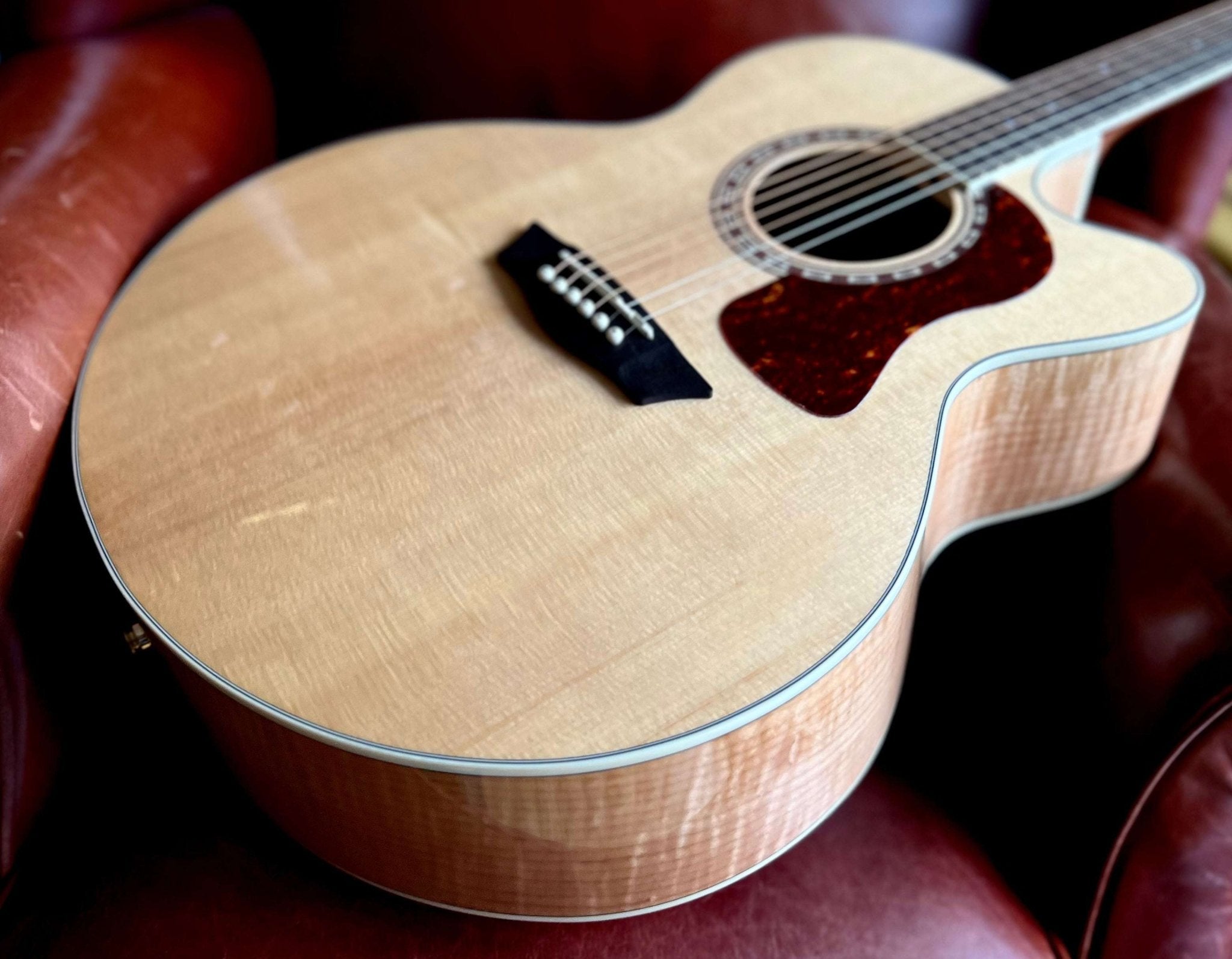 Washburn J40SCE - Jumbo - Natural Gloss Acoustic Guitar - Richards Guitars Of Stratford Upon Avon