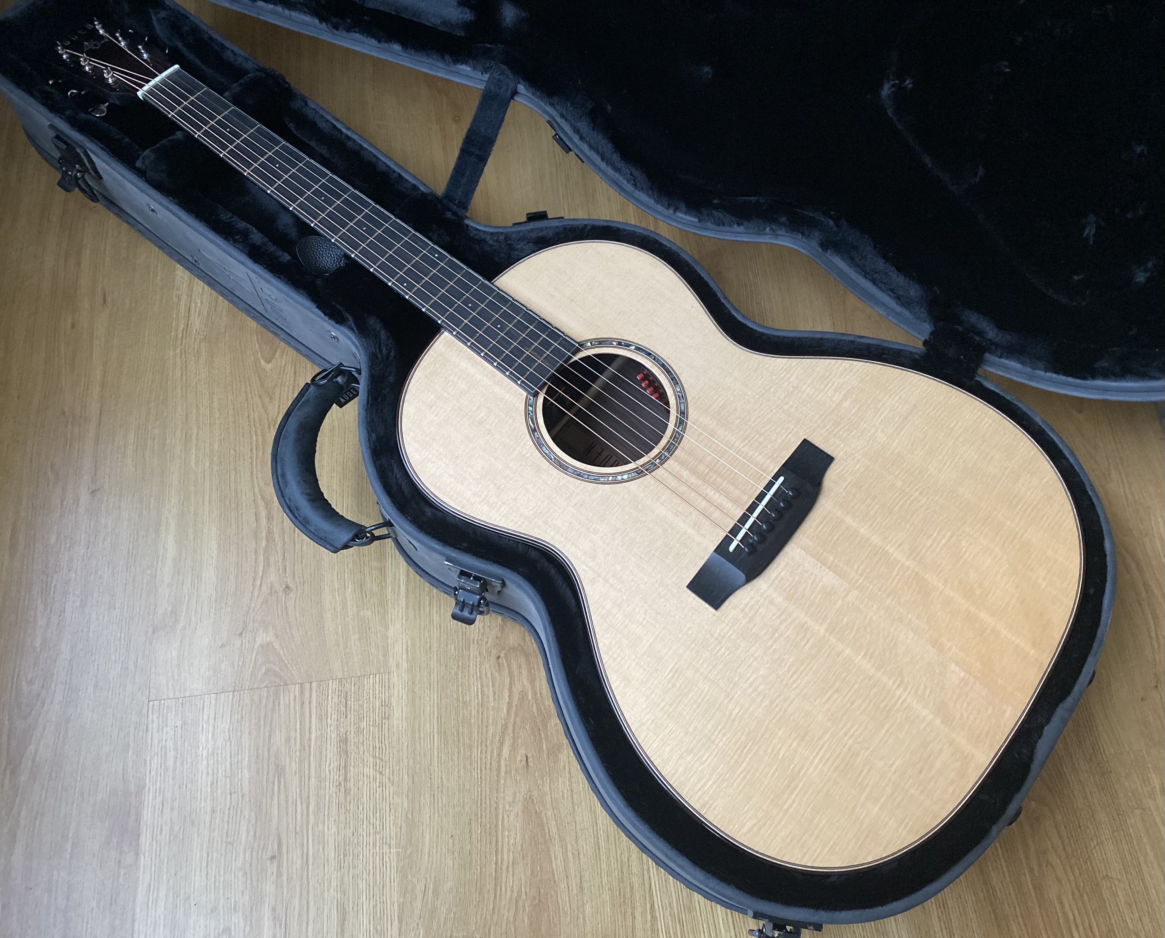 Auden Artist 45 Chester Full Body Spruce/Rosewood Full Body., Electro Acoustic Guitar for sale at Richards Guitars.