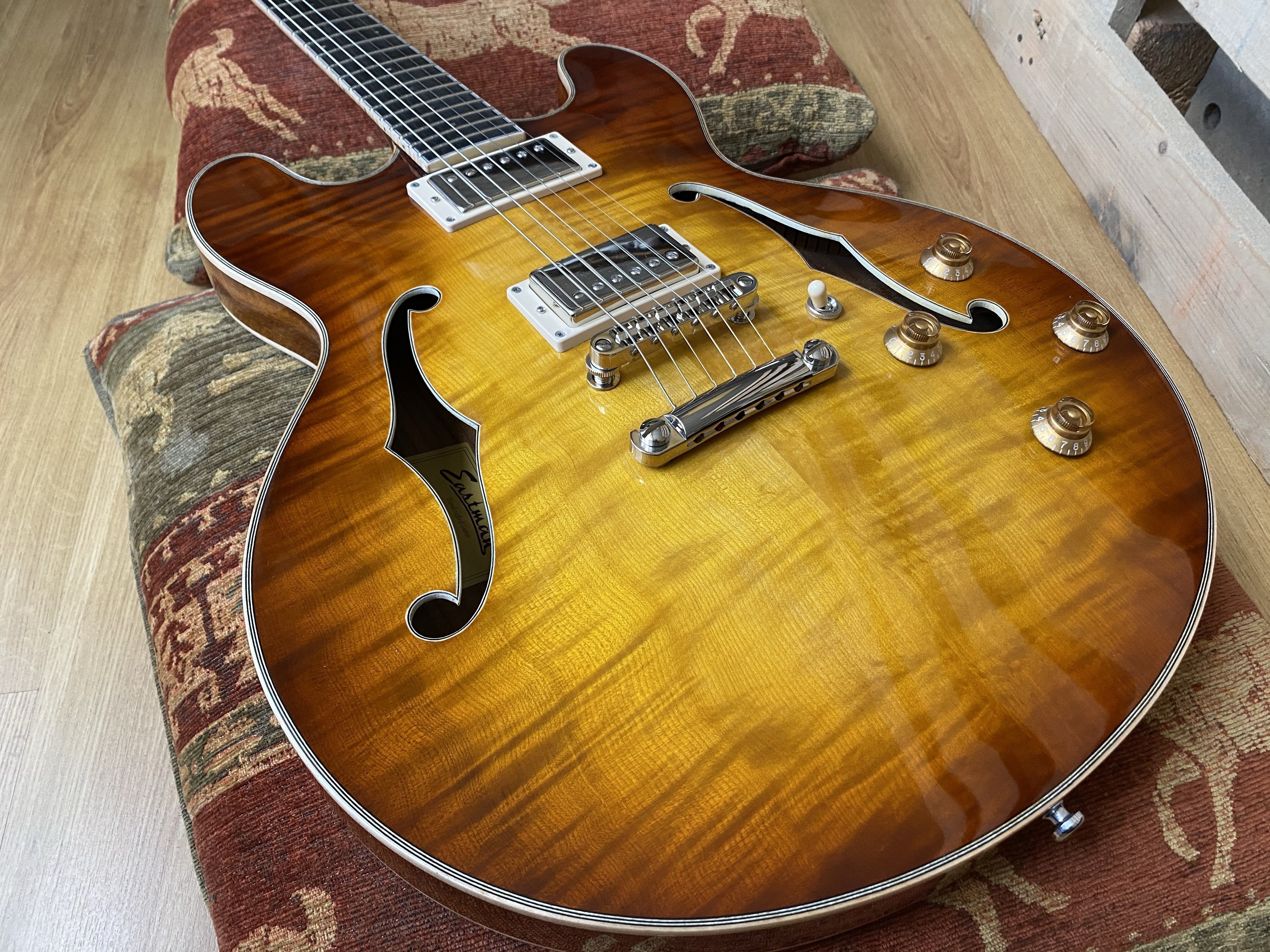 Eastman T186mx GB, Electric Guitar for sale at Richards Guitars.