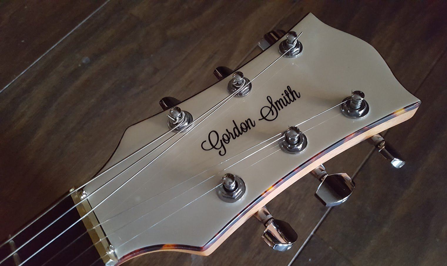 Gordon Smith GS1000 Vintage White, Electric Guitar for sale at Richards Guitars.