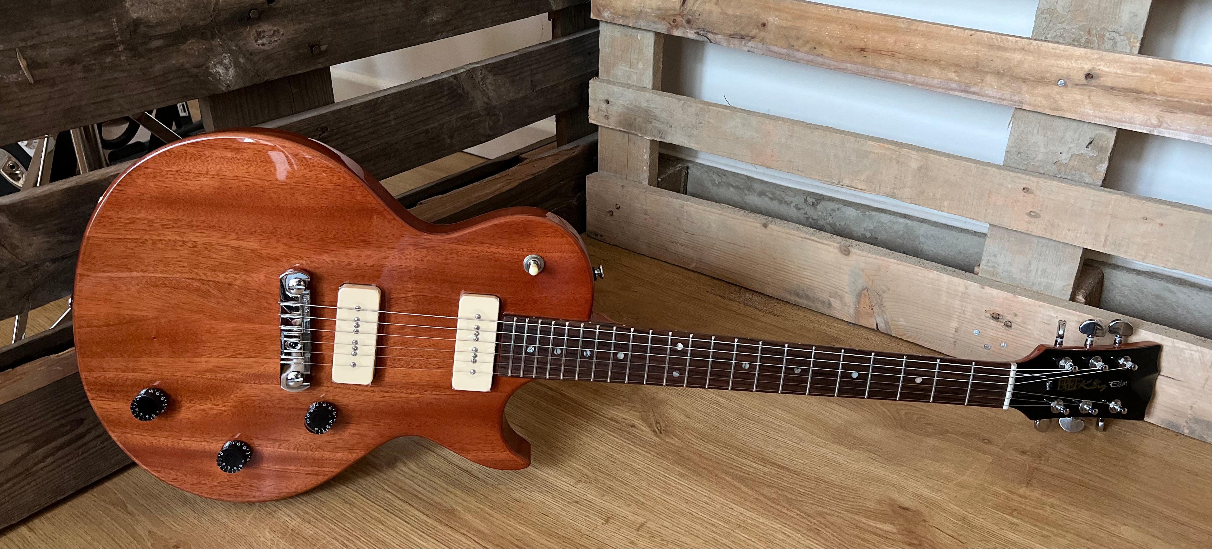 FRET KING ECLAT STANDARD GUITAR - NATURAL MAHOGANY  (Includes Our £85 Pro Setup Free), Electric Guitar for sale at Richards Guitars.